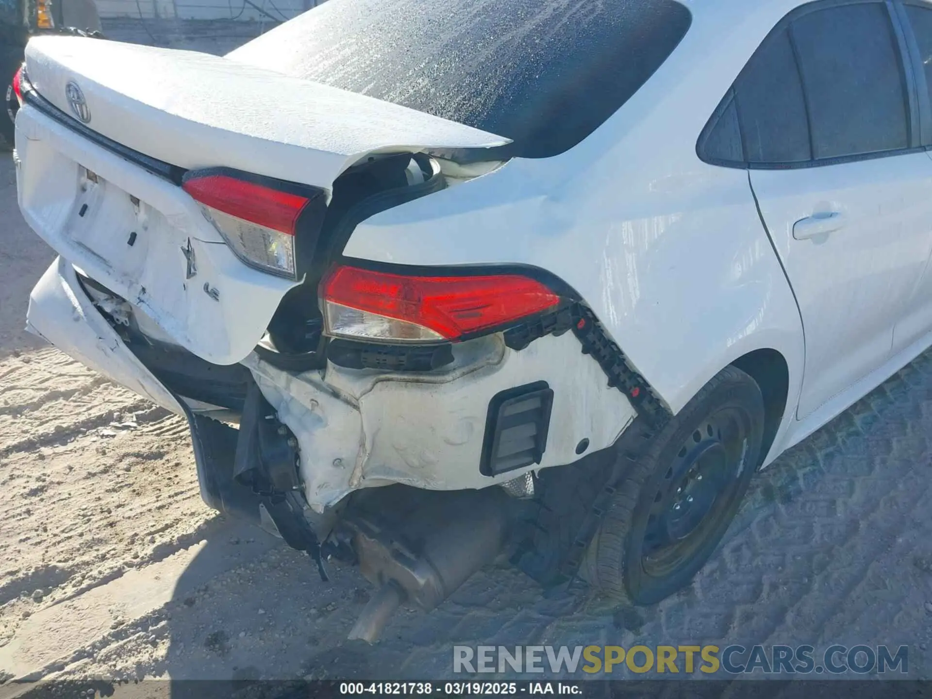 17 Photograph of a damaged car 5YFEPMAE9MP269273 TOYOTA COROLLA 2021