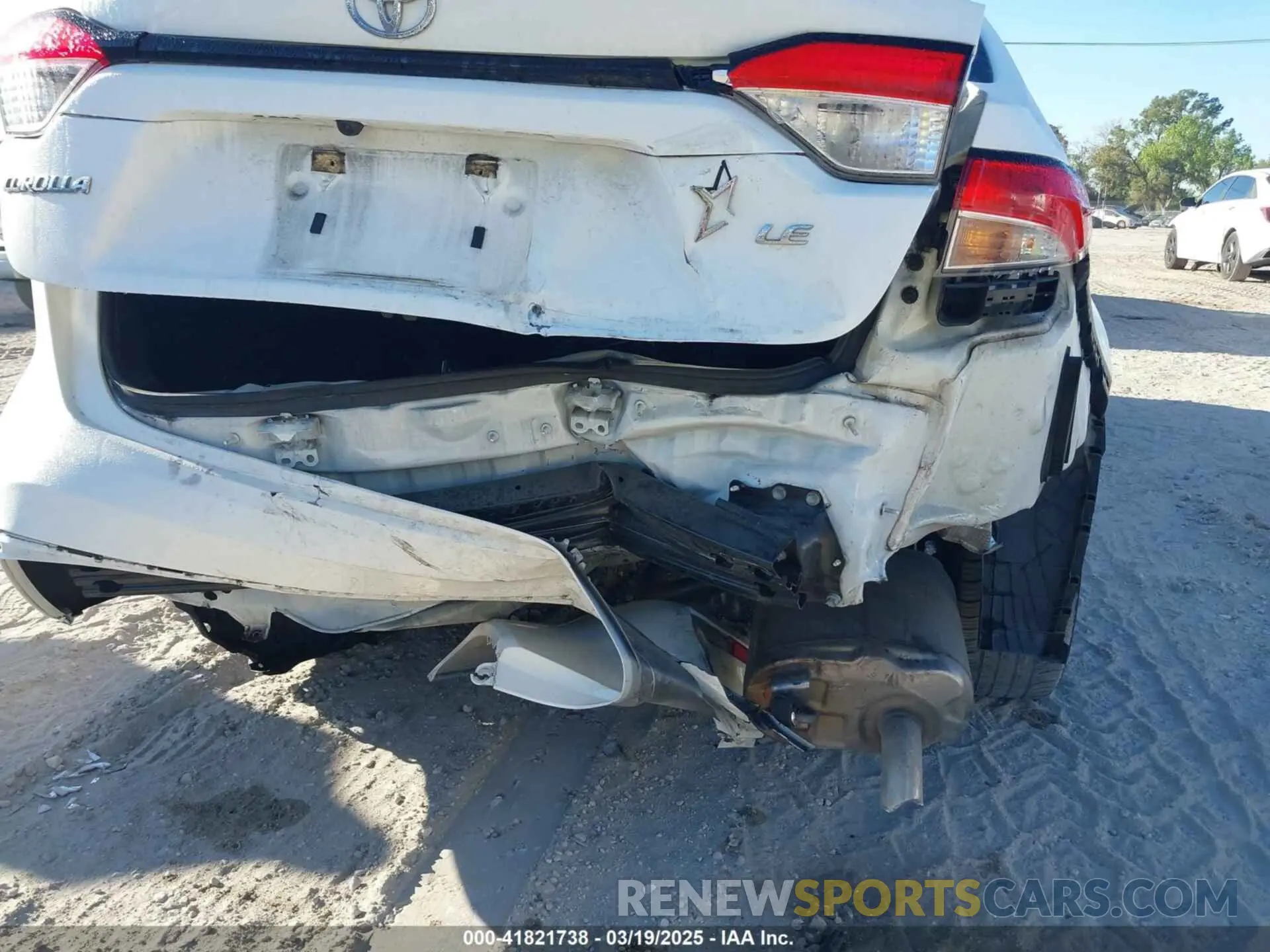 18 Photograph of a damaged car 5YFEPMAE9MP269273 TOYOTA COROLLA 2021