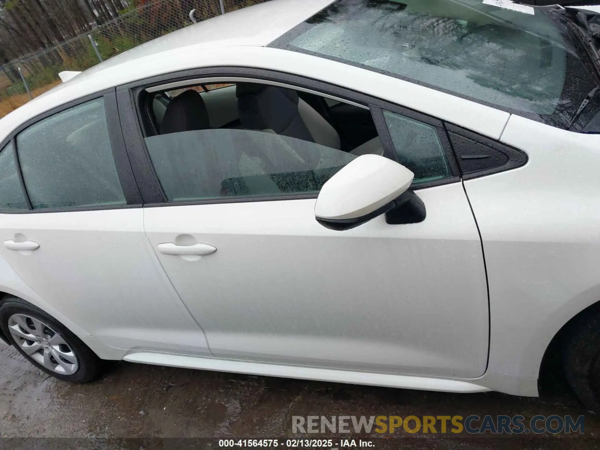 13 Photograph of a damaged car 5YFEPMAE9MP270195 TOYOTA COROLLA 2021