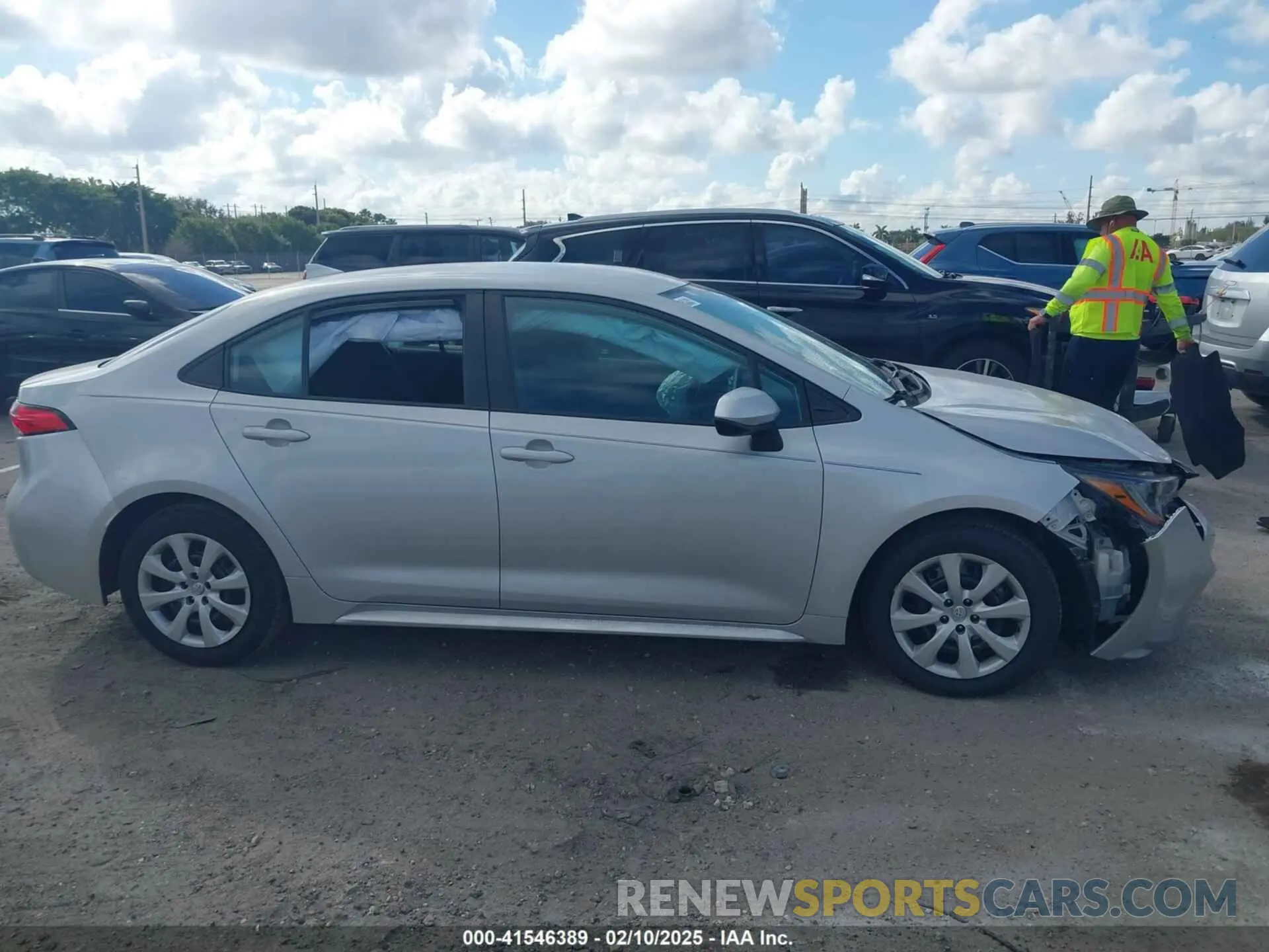 14 Photograph of a damaged car 5YFEPMAEXMP150308 TOYOTA COROLLA 2021