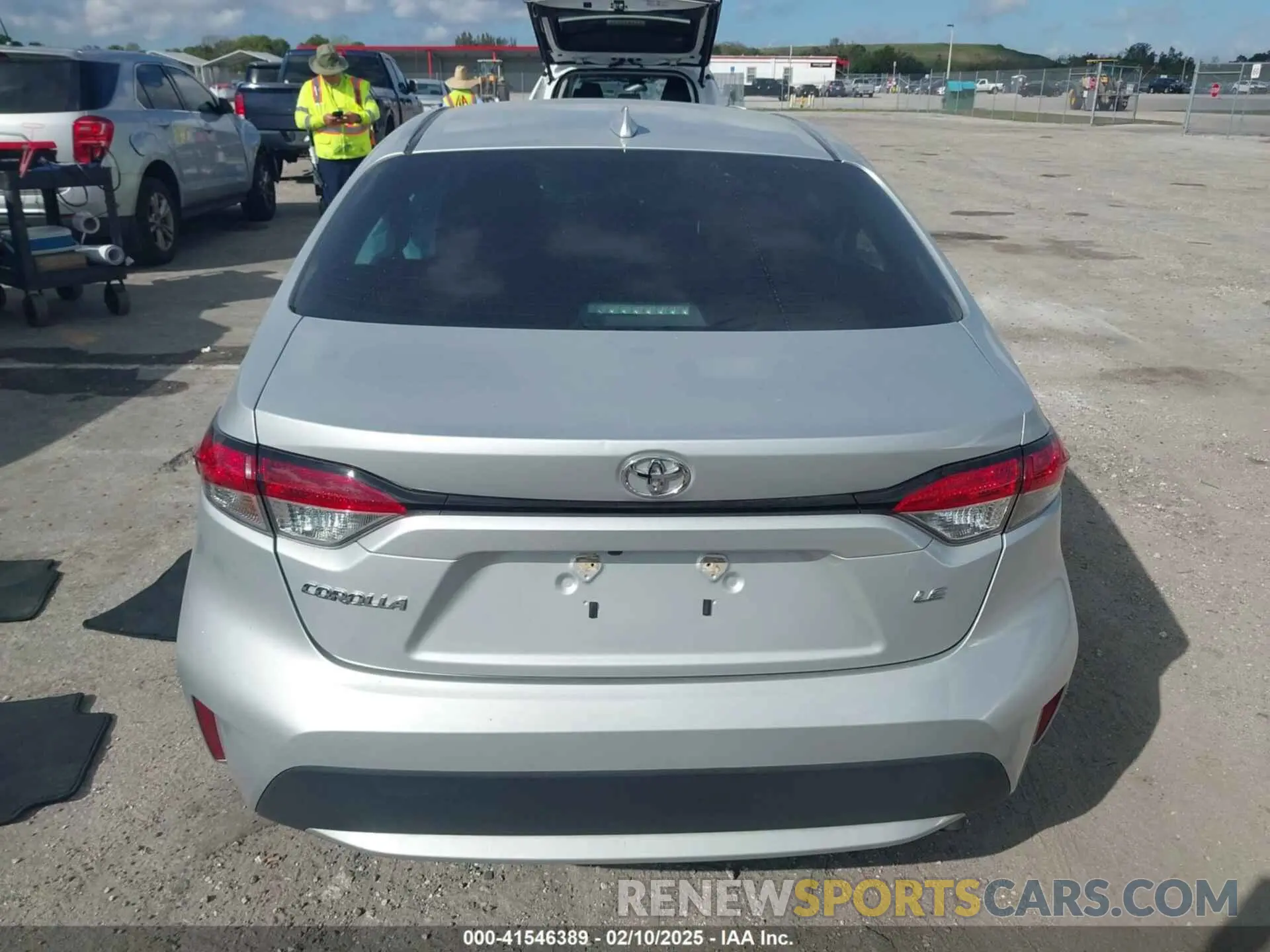 17 Photograph of a damaged car 5YFEPMAEXMP150308 TOYOTA COROLLA 2021