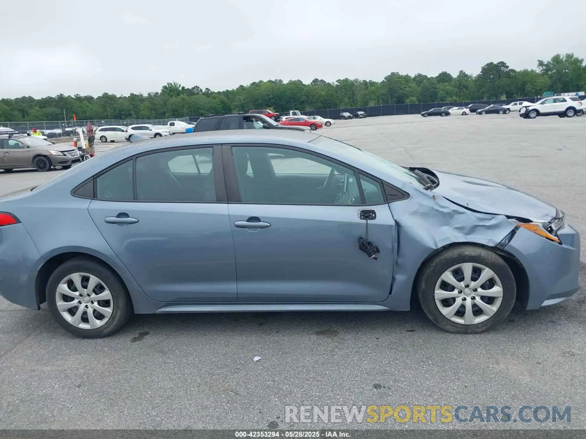 13 Photograph of a damaged car 5YFEPMAEXMP156903 TOYOTA COROLLA 2021