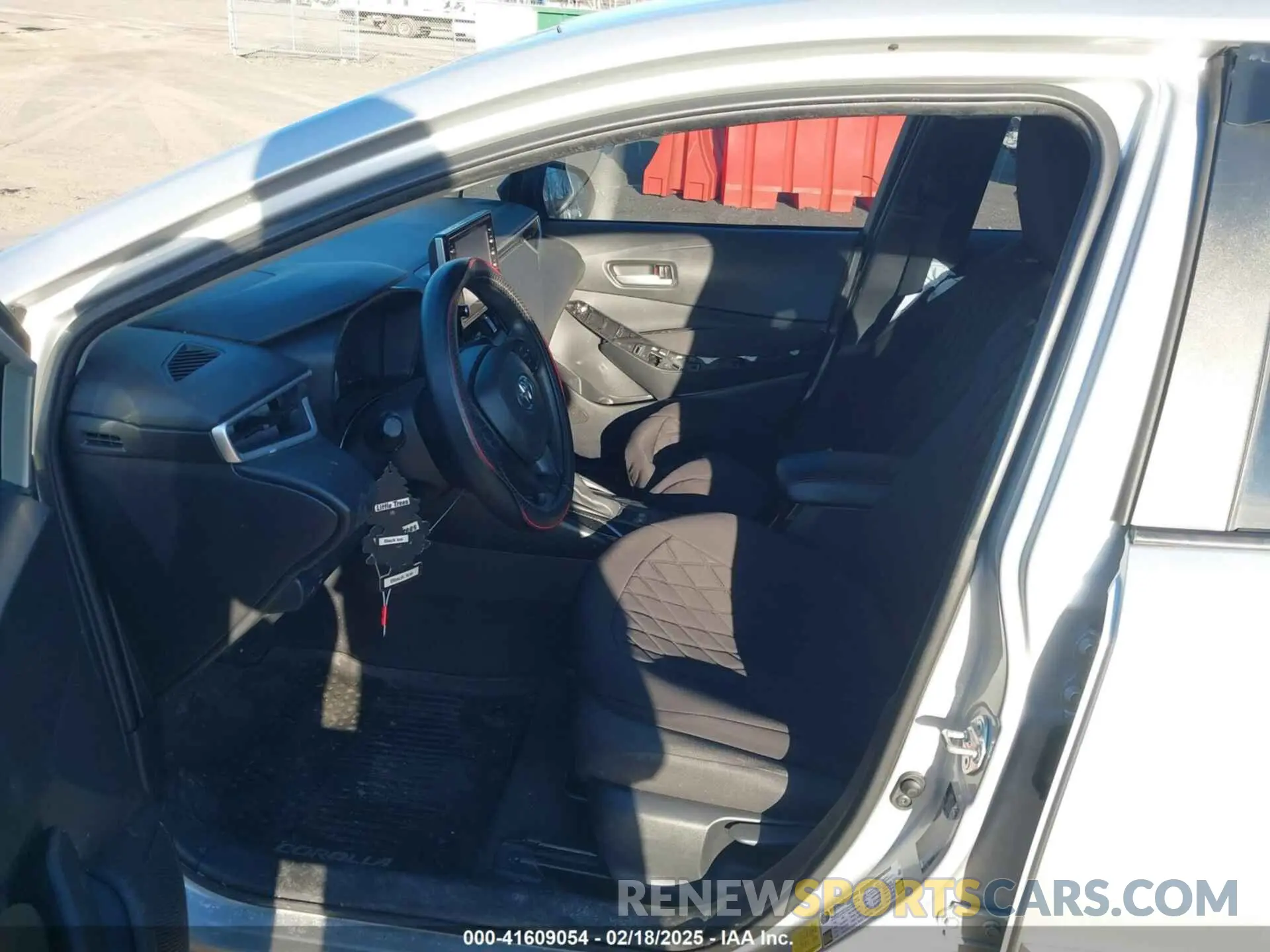 5 Photograph of a damaged car 5YFEPMAEXMP158330 TOYOTA COROLLA 2021