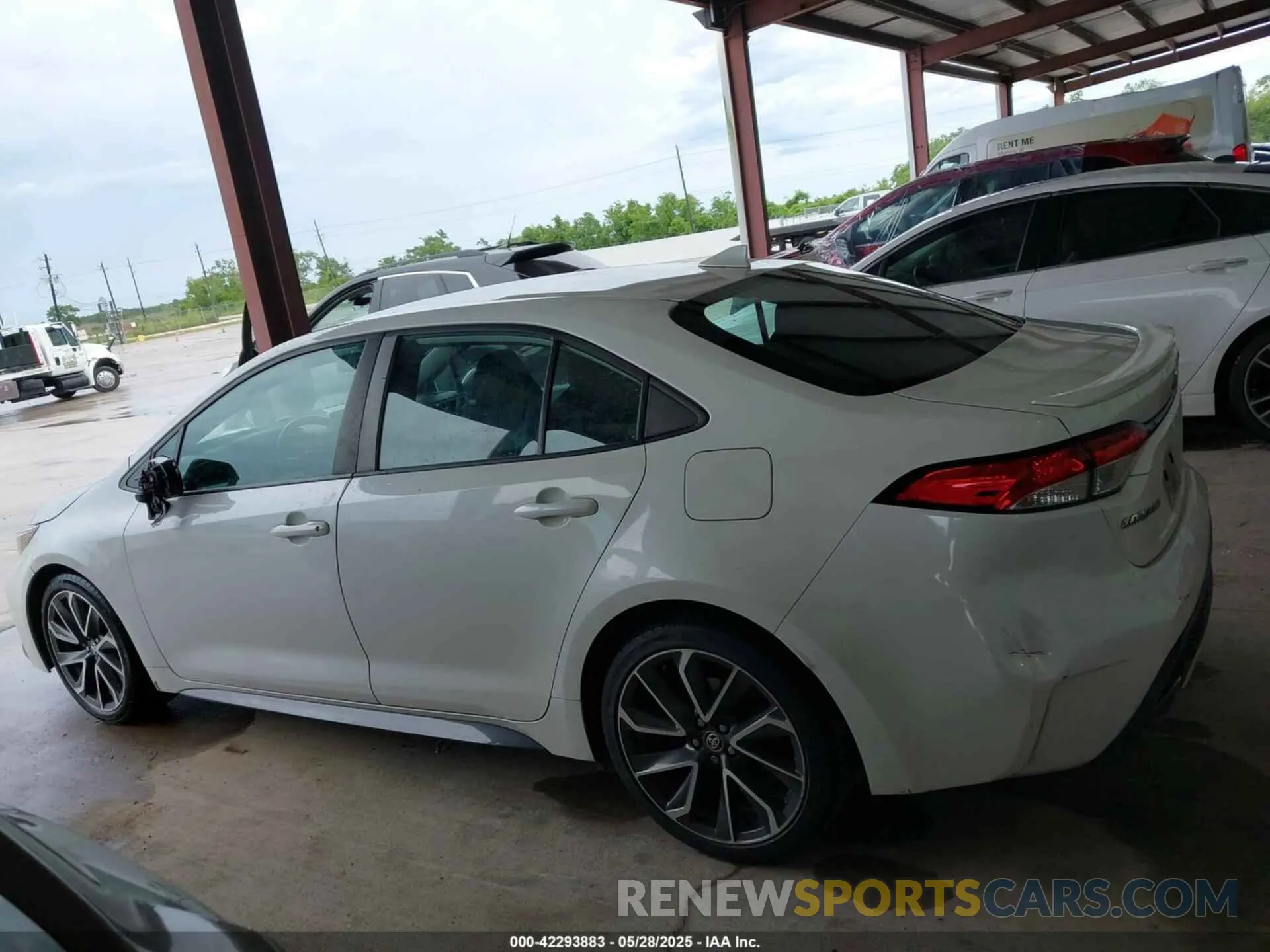 14 Photograph of a damaged car 5YFS4MCE9MP072127 TOYOTA COROLLA 2021
