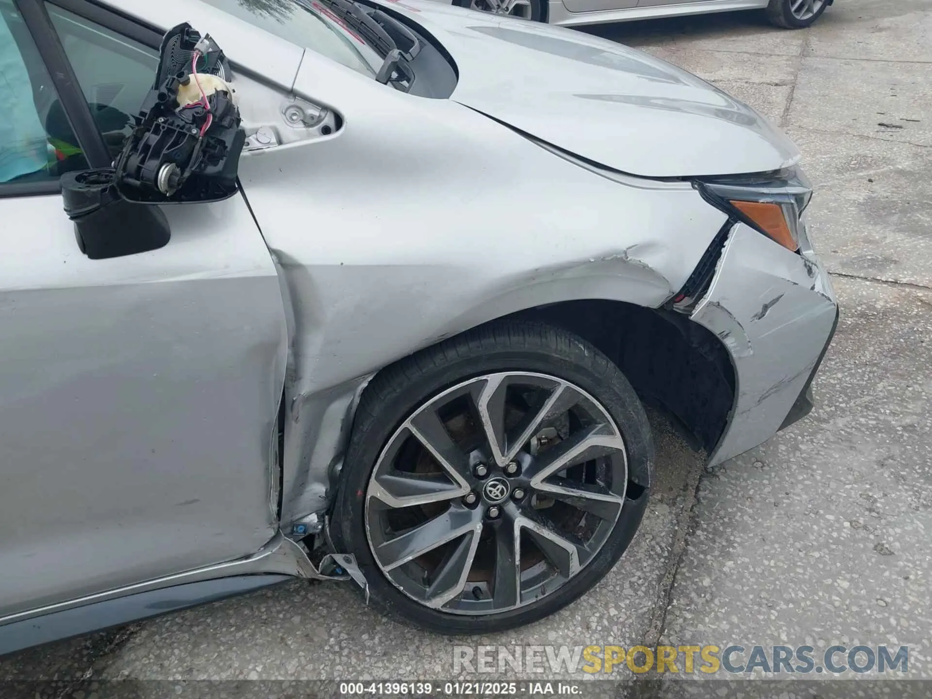 17 Photograph of a damaged car 5YFT4MCE4MP059192 TOYOTA COROLLA 2021