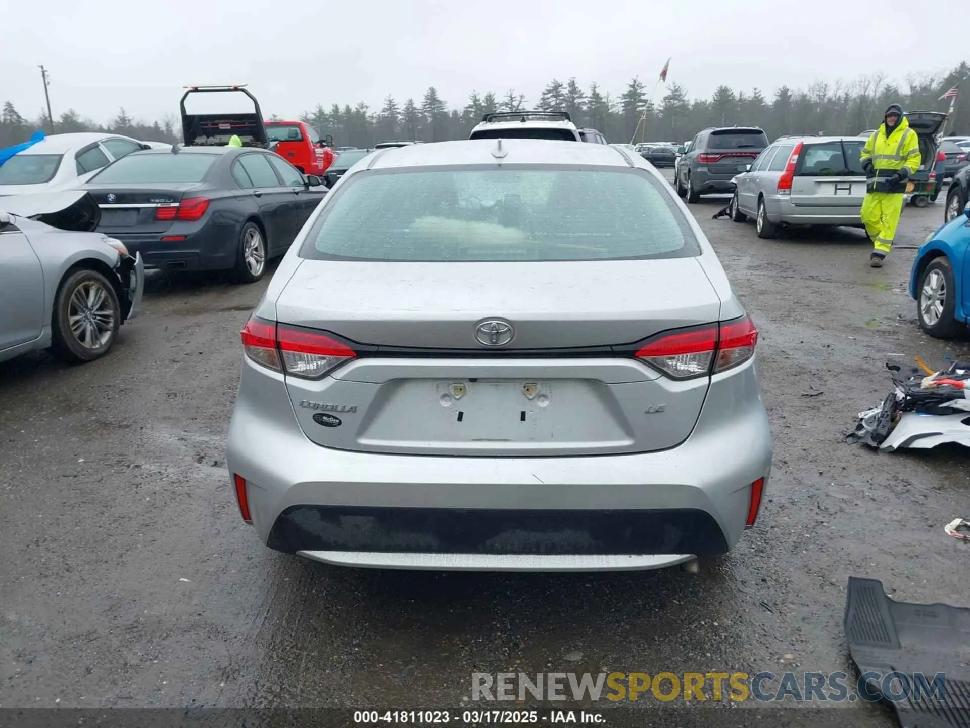 17 Photograph of a damaged car 5YFVPMAE5MP266547 TOYOTA COROLLA 2021