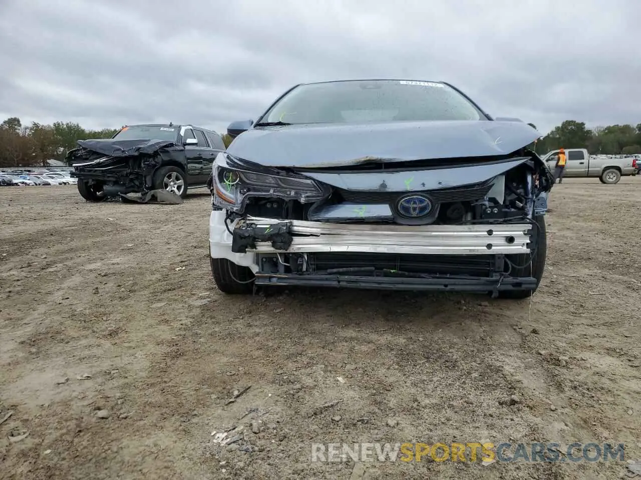 9 Photograph of a damaged car JTDEAMDE4MJ005198 TOYOTA COROLLA 2021