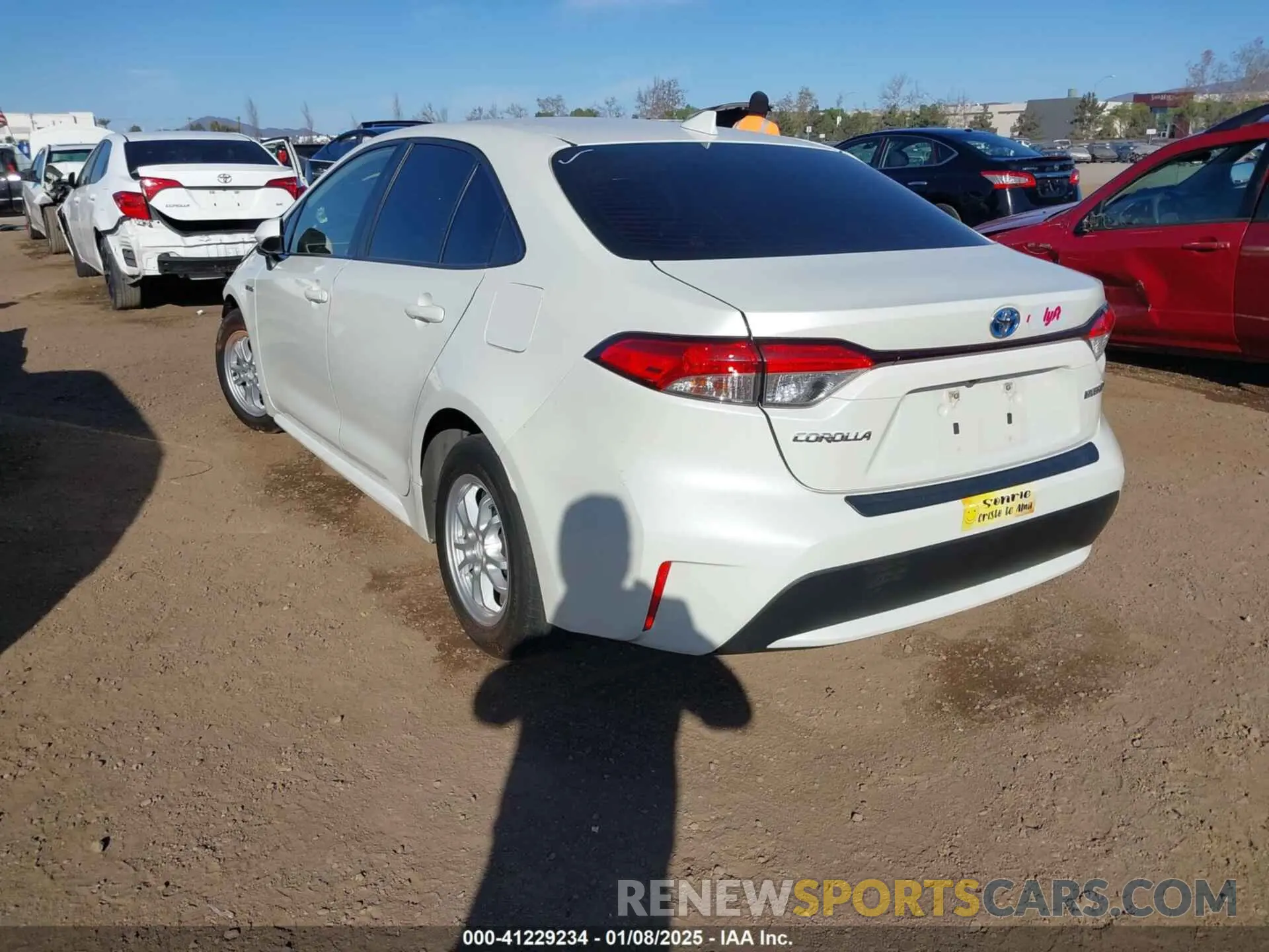 3 Фотография поврежденного автомобиля JTDEAMDE4MJ033003 TOYOTA COROLLA 2021