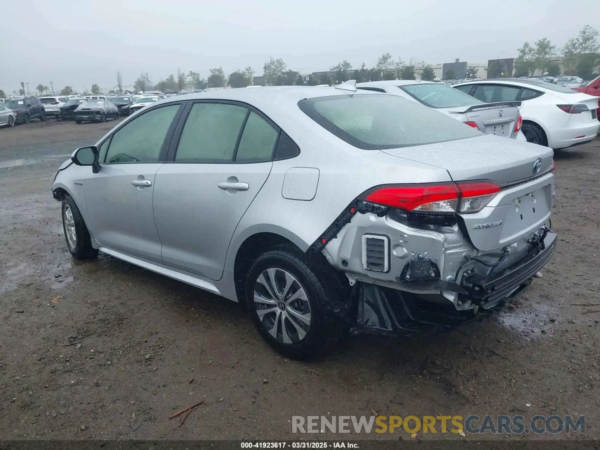 3 Фотография поврежденного автомобиля JTDEAMDE6MJ000987 TOYOTA COROLLA 2021