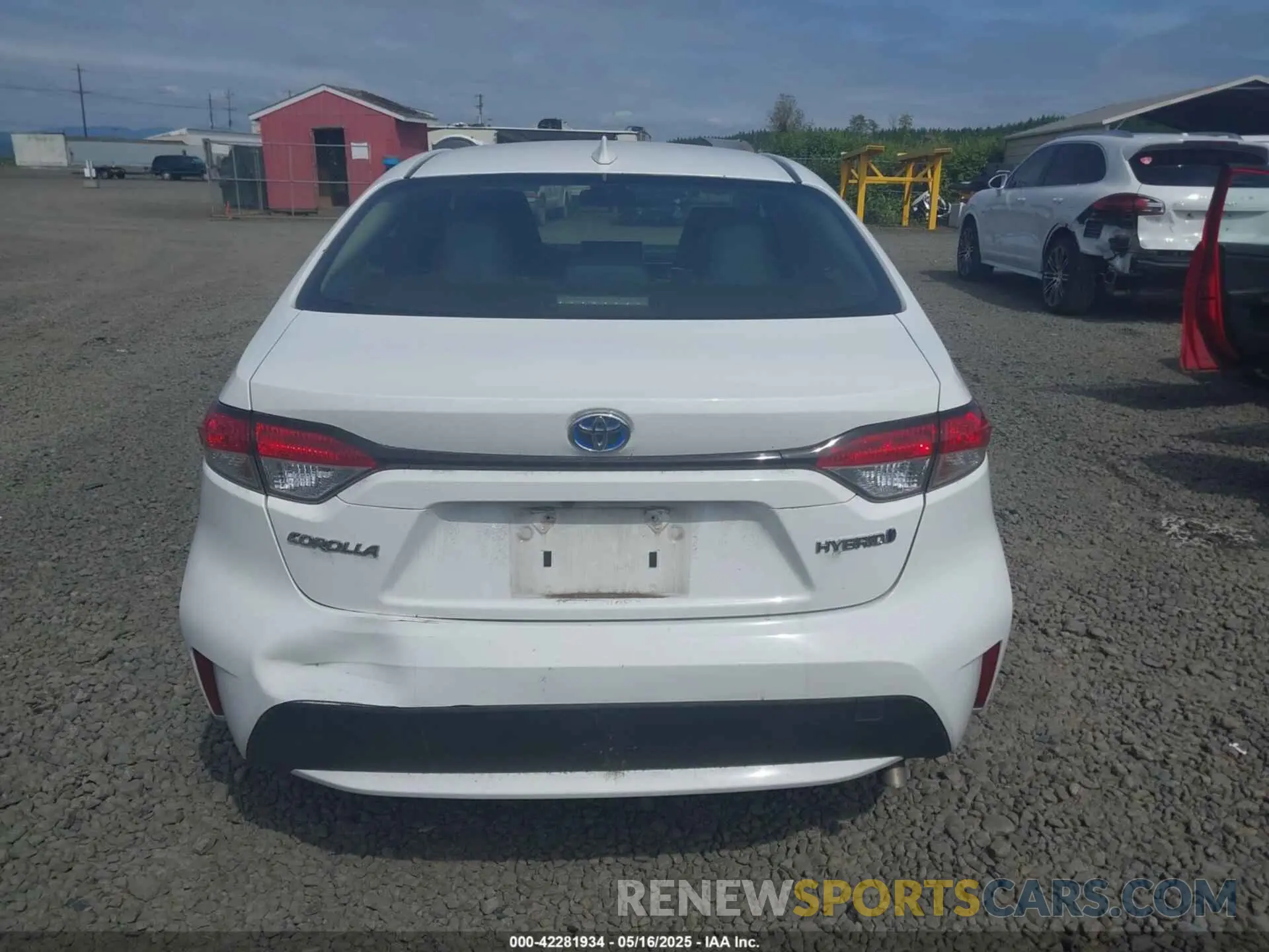 16 Photograph of a damaged car JTDEAMDE6MJ002447 TOYOTA COROLLA 2021