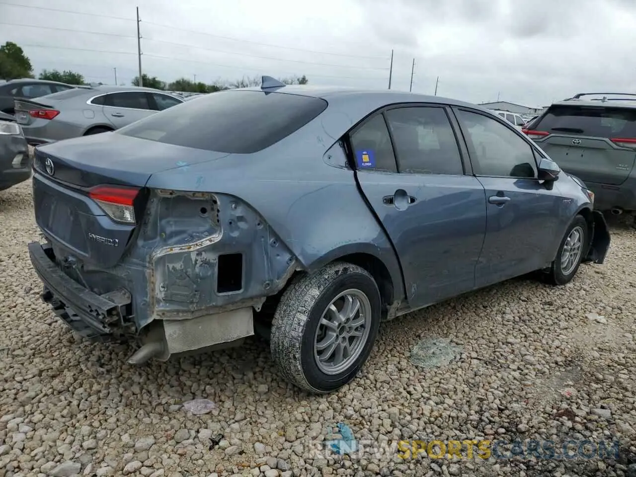 3 Photograph of a damaged car JTDEAMDE7MJ002019 TOYOTA COROLLA 2021
