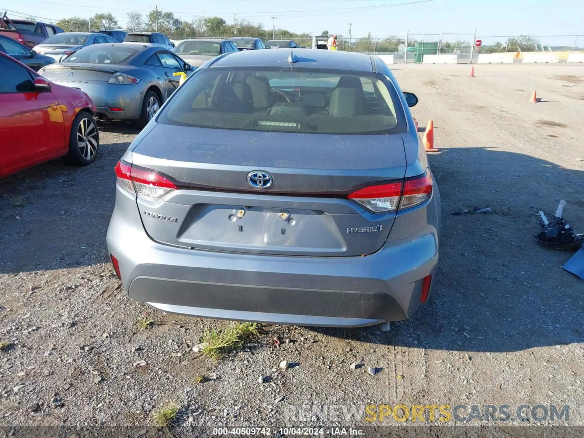 17 Photograph of a damaged car JTDEAMDE7MJ018110 TOYOTA COROLLA 2021