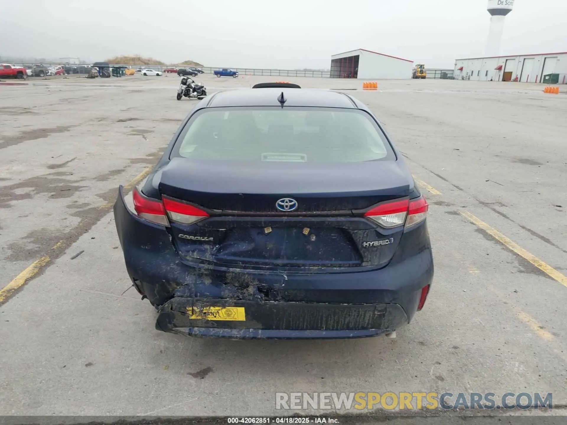 17 Photograph of a damaged car JTDEAMDE9MJ003172 TOYOTA COROLLA 2021