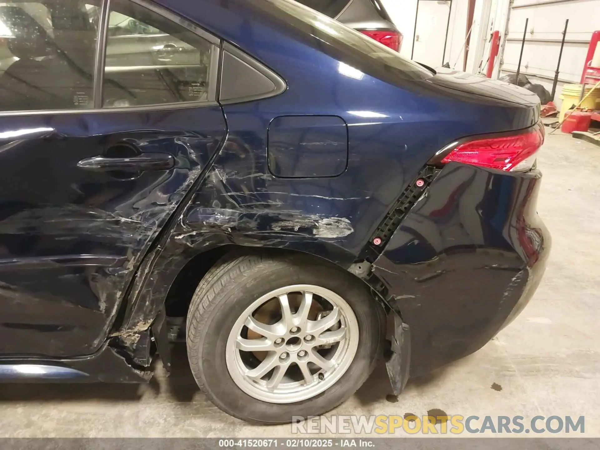 17 Photograph of a damaged car JTDEAMDE9MJ009196 TOYOTA COROLLA 2021
