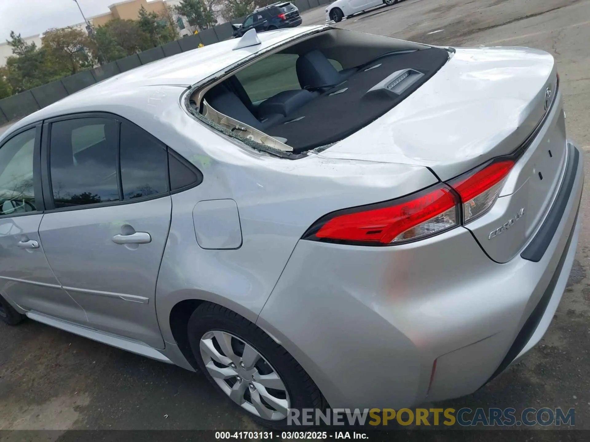 18 Photograph of a damaged car JTDEPMAE6MJ133073 TOYOTA COROLLA 2021