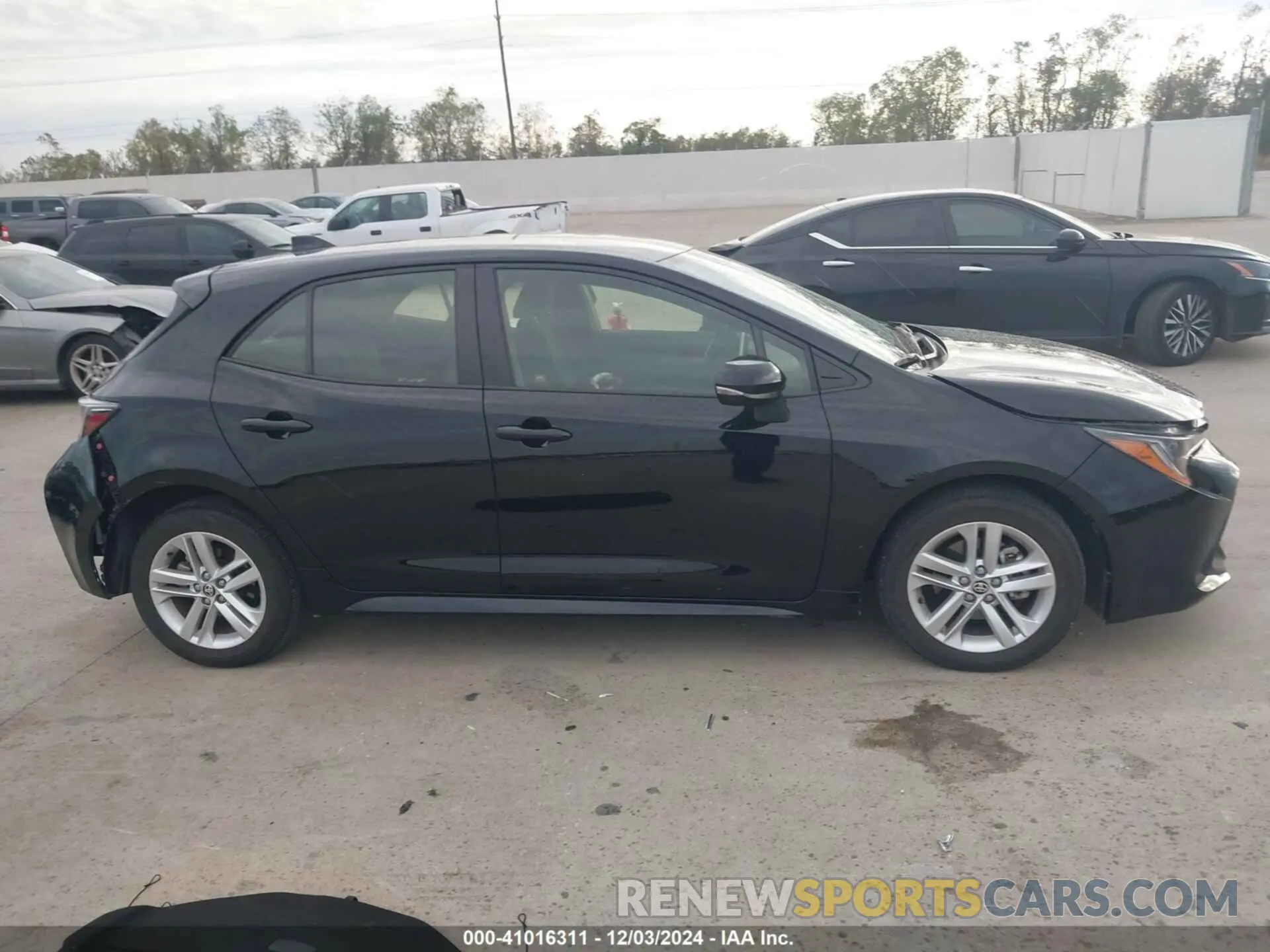 13 Photograph of a damaged car JTND4MBE5M3108524 TOYOTA COROLLA 2021