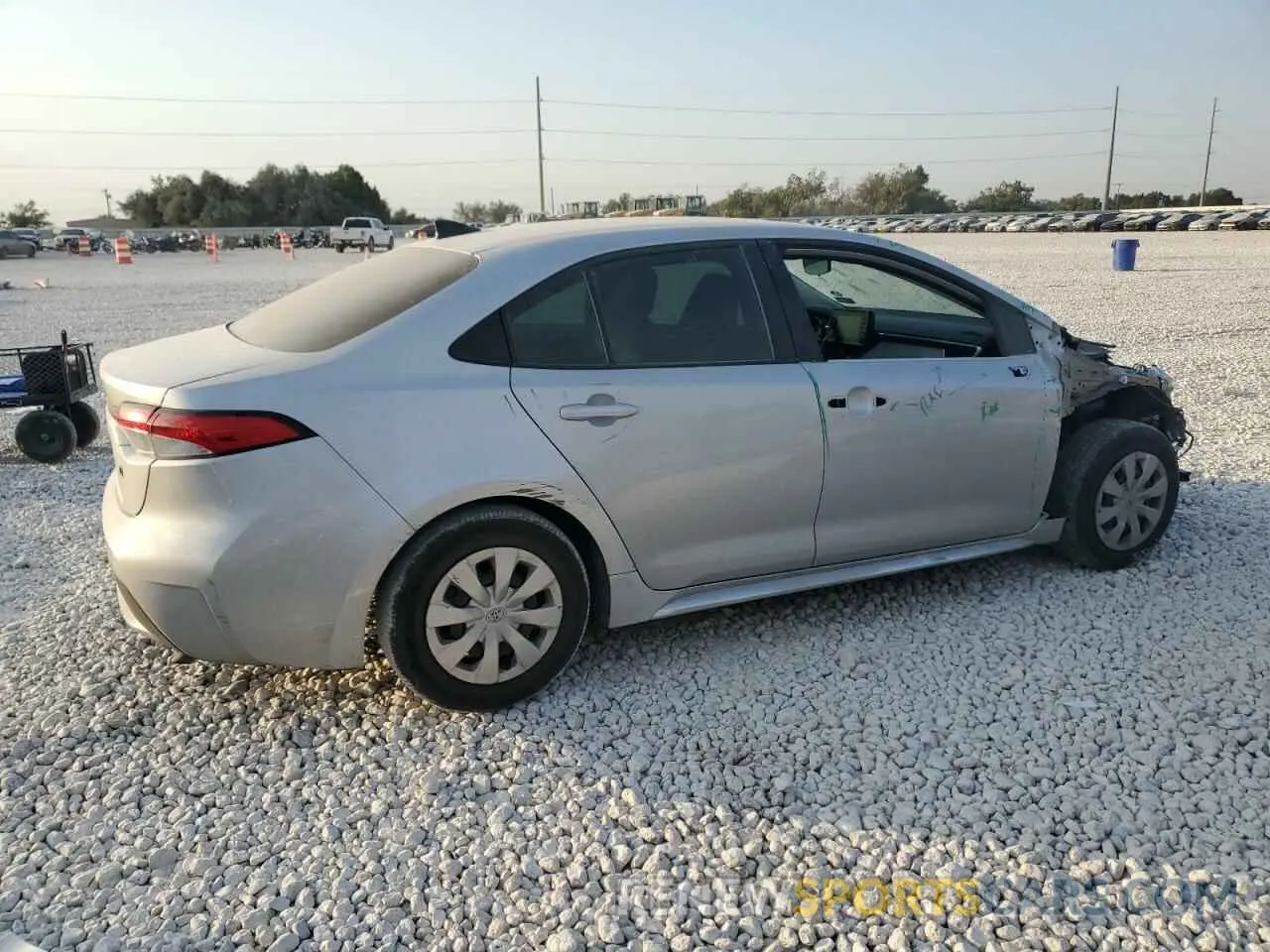 3 Photograph of a damaged car 5YFDPMAE0NP322021 TOYOTA COROLLA 2022