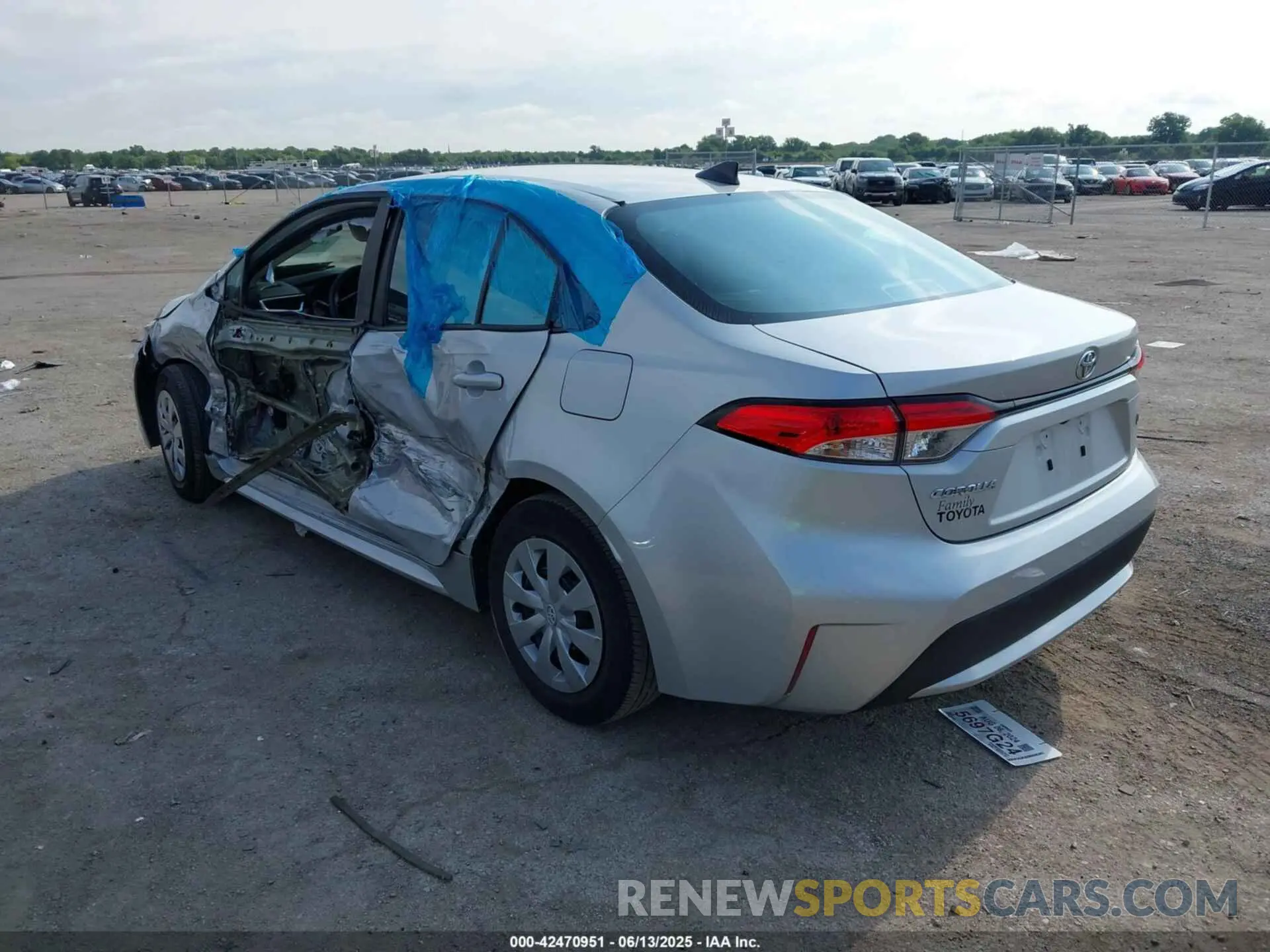 3 Photograph of a damaged car 5YFDPMAE6NP275271 TOYOTA COROLLA 2022