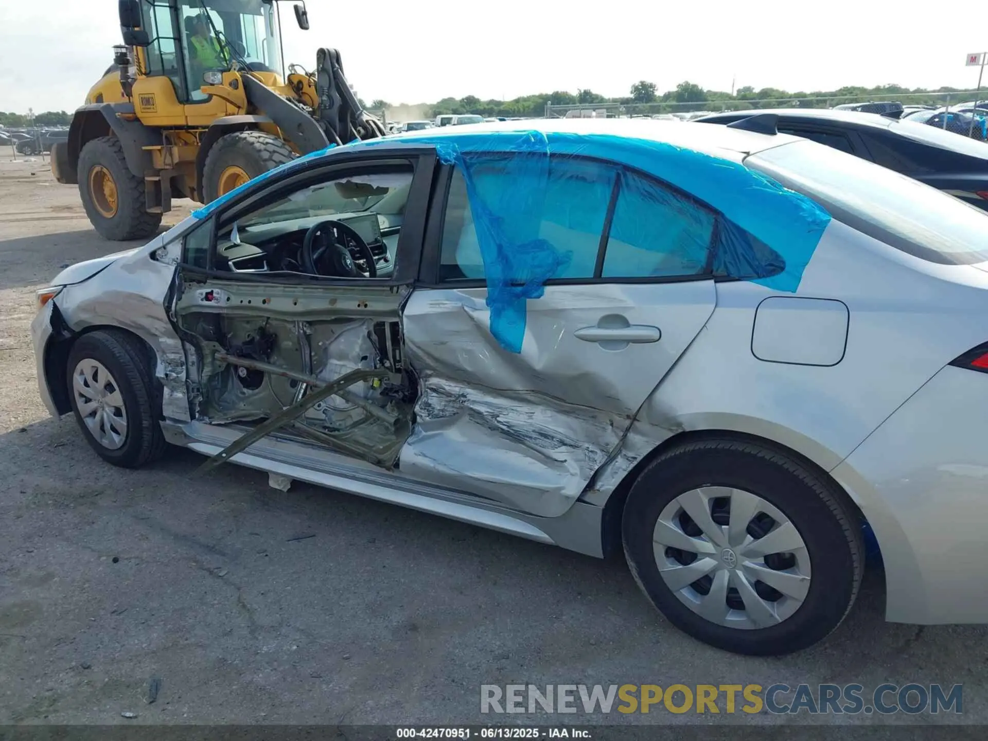6 Photograph of a damaged car 5YFDPMAE6NP275271 TOYOTA COROLLA 2022