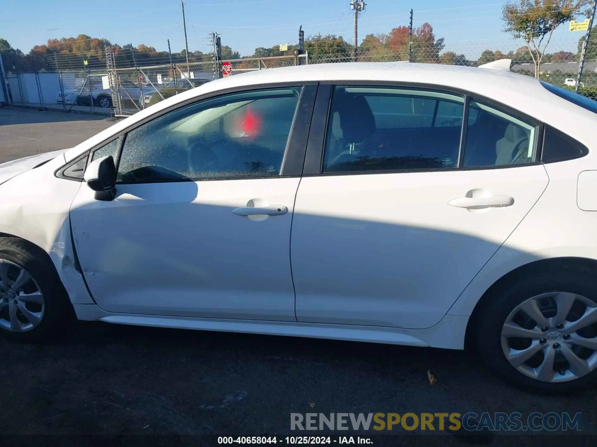 14 Photograph of a damaged car 5YFEPMAE0NP275531 TOYOTA COROLLA 2022