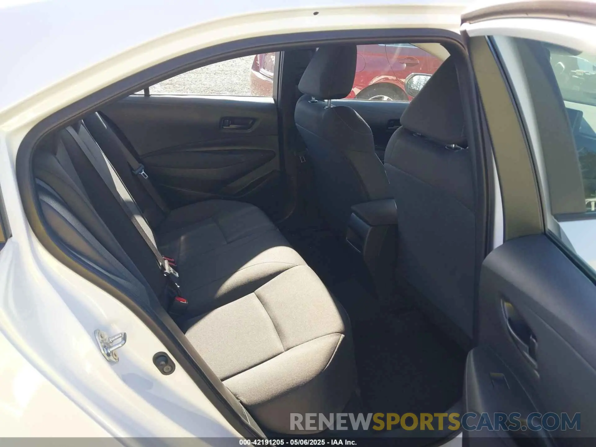 8 Photograph of a damaged car 5YFEPMAE0NP302159 TOYOTA COROLLA 2022