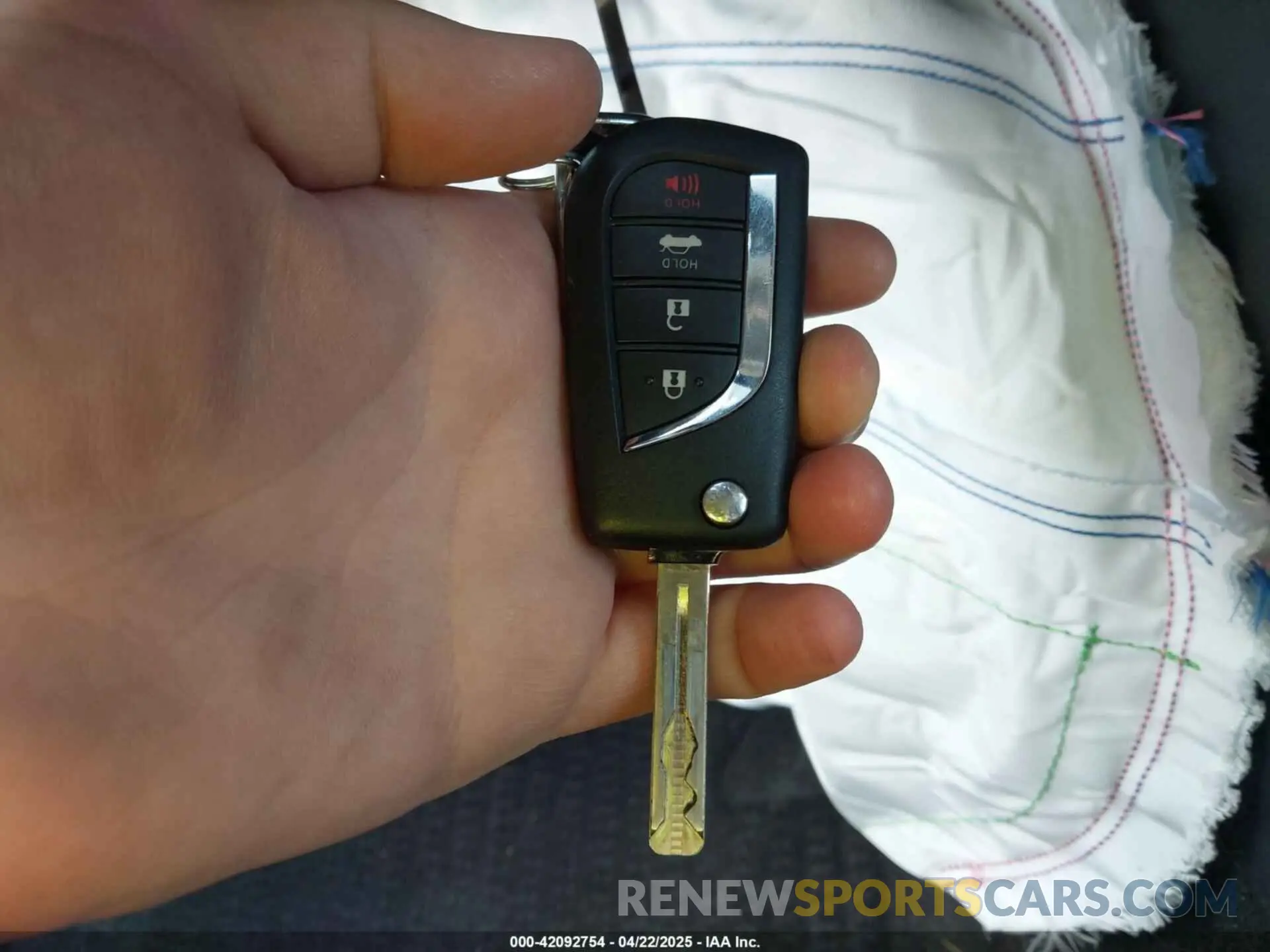 11 Photograph of a damaged car 5YFEPMAE0NP321214 TOYOTA COROLLA 2022