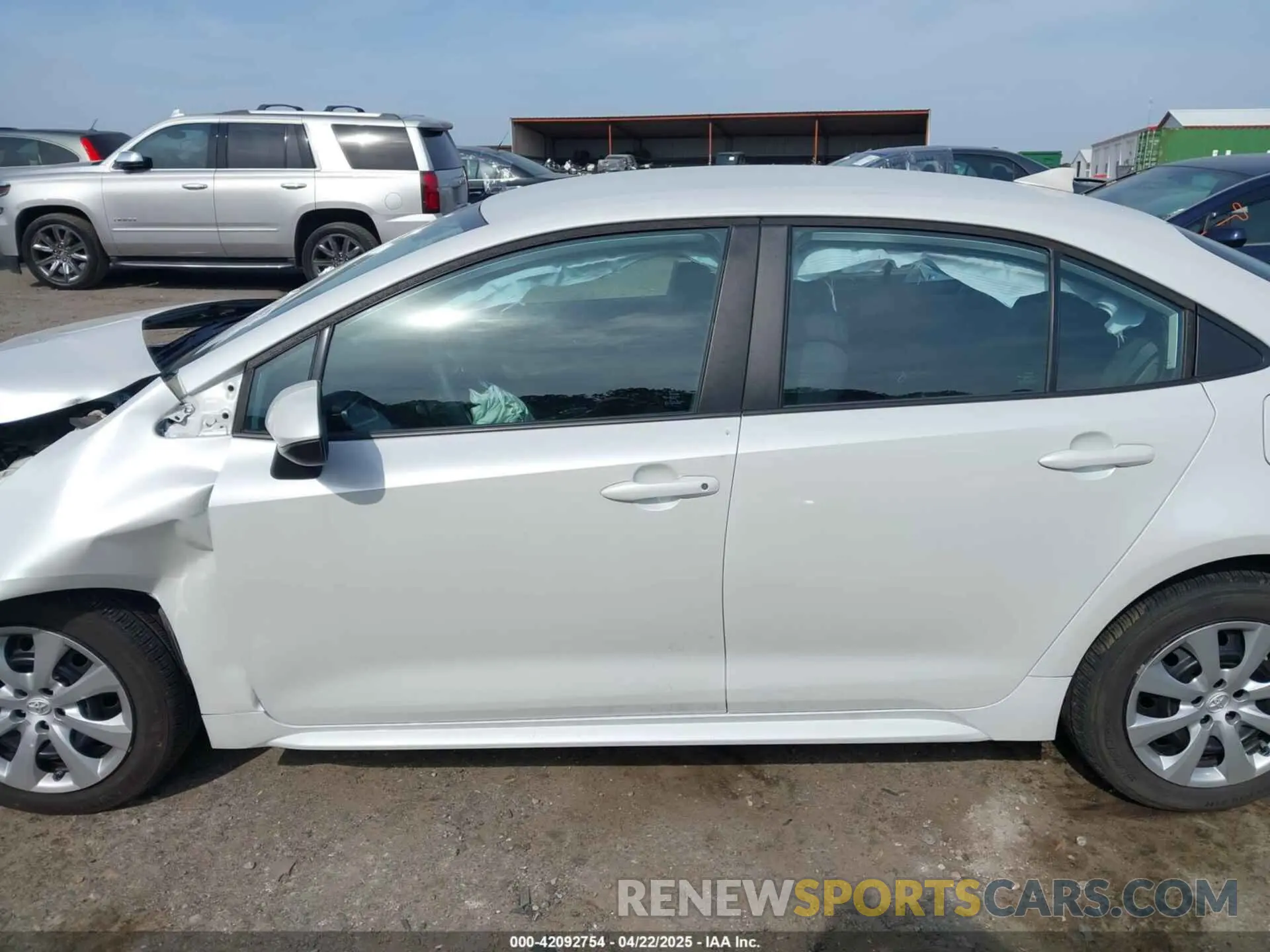 14 Photograph of a damaged car 5YFEPMAE0NP321214 TOYOTA COROLLA 2022
