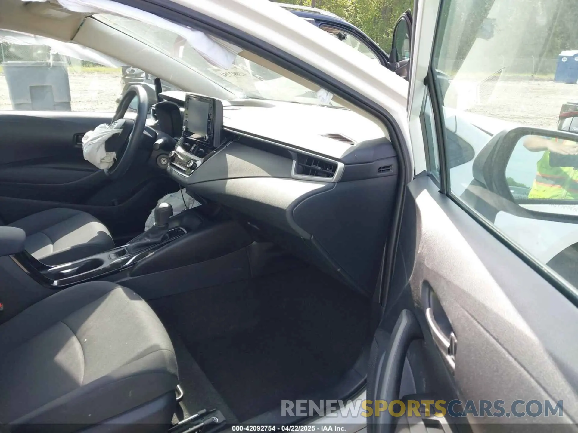 5 Photograph of a damaged car 5YFEPMAE0NP321214 TOYOTA COROLLA 2022