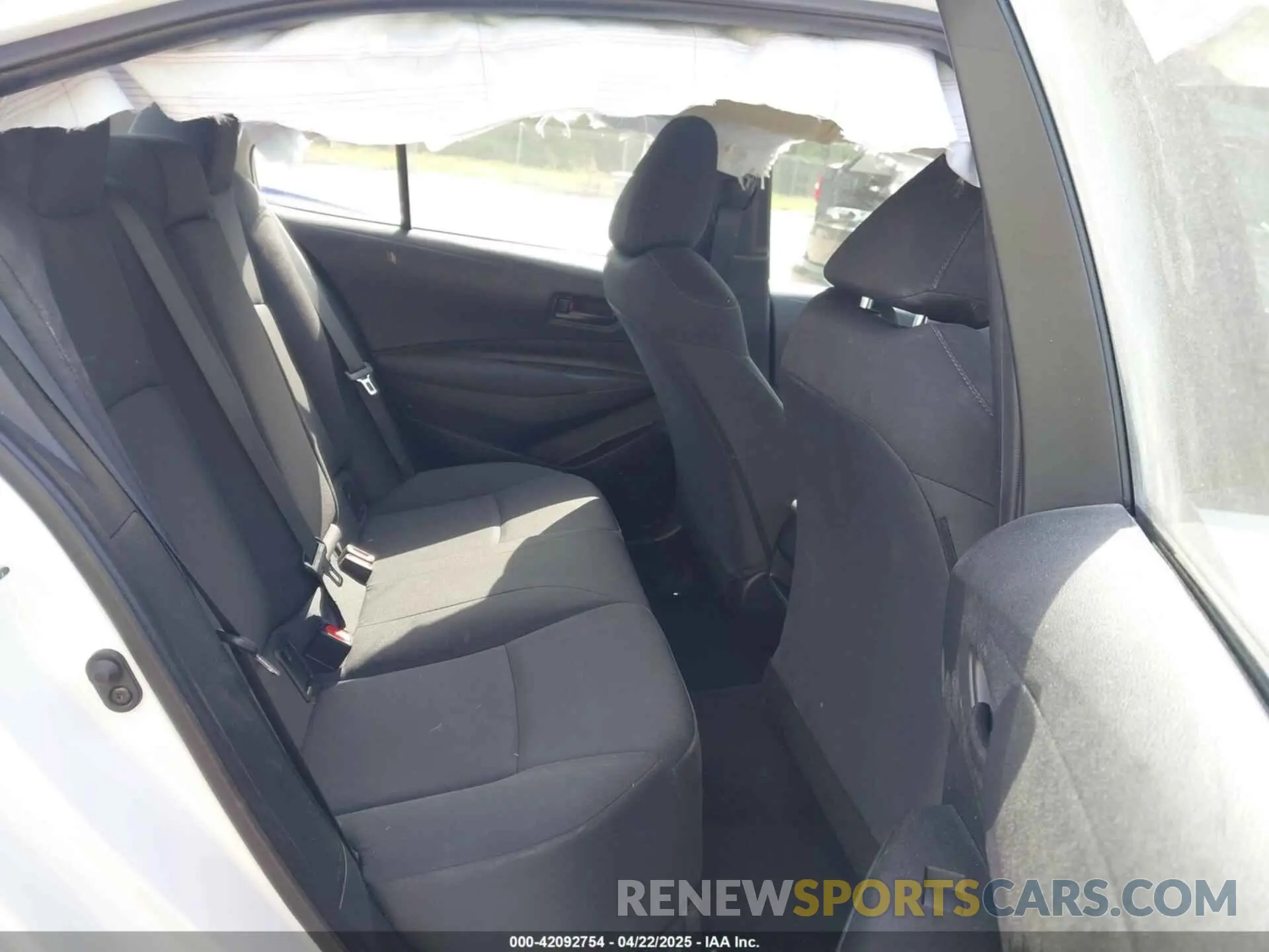 8 Photograph of a damaged car 5YFEPMAE0NP321214 TOYOTA COROLLA 2022