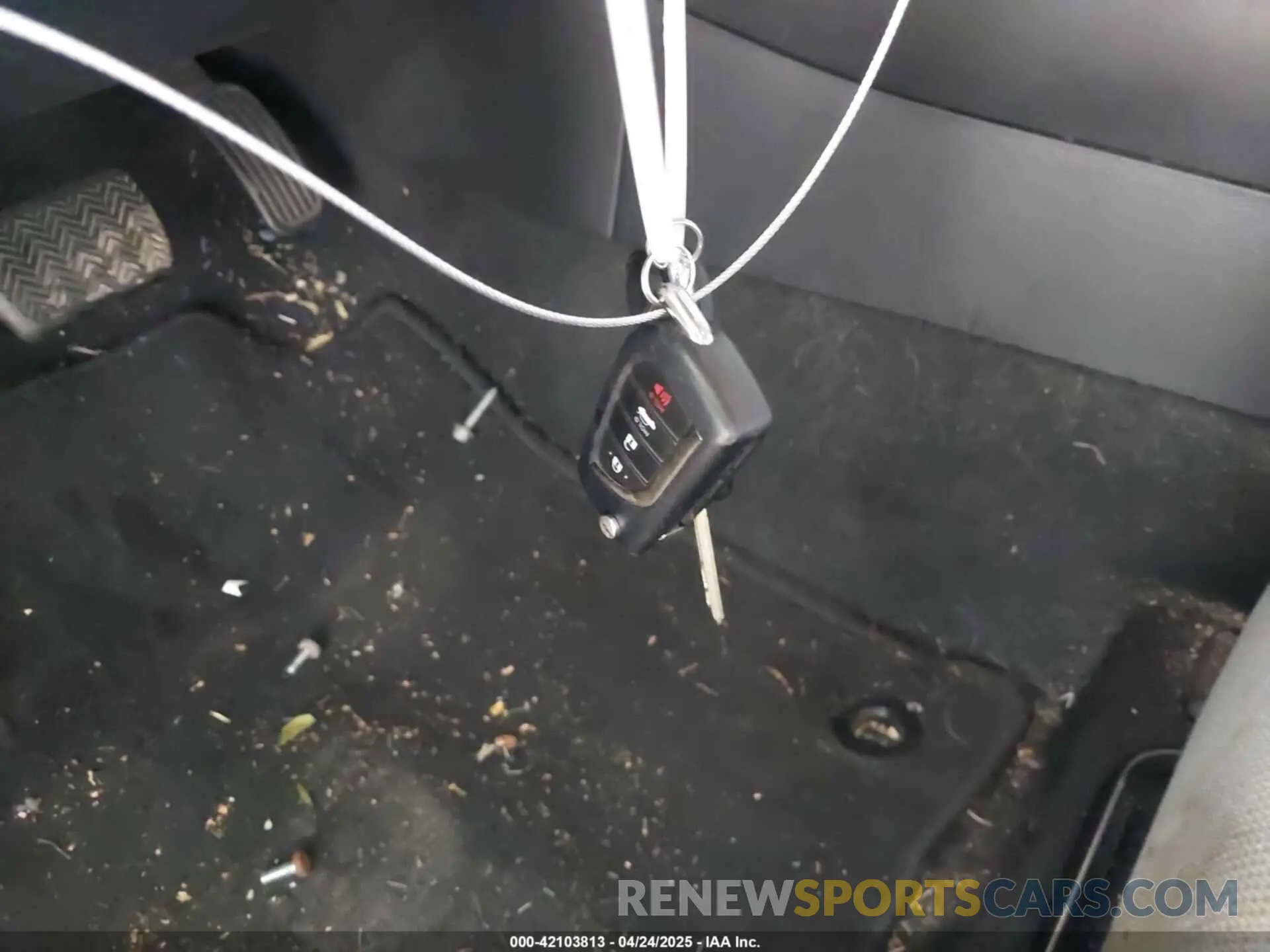 11 Photograph of a damaged car 5YFEPMAE0NP322542 TOYOTA COROLLA 2022