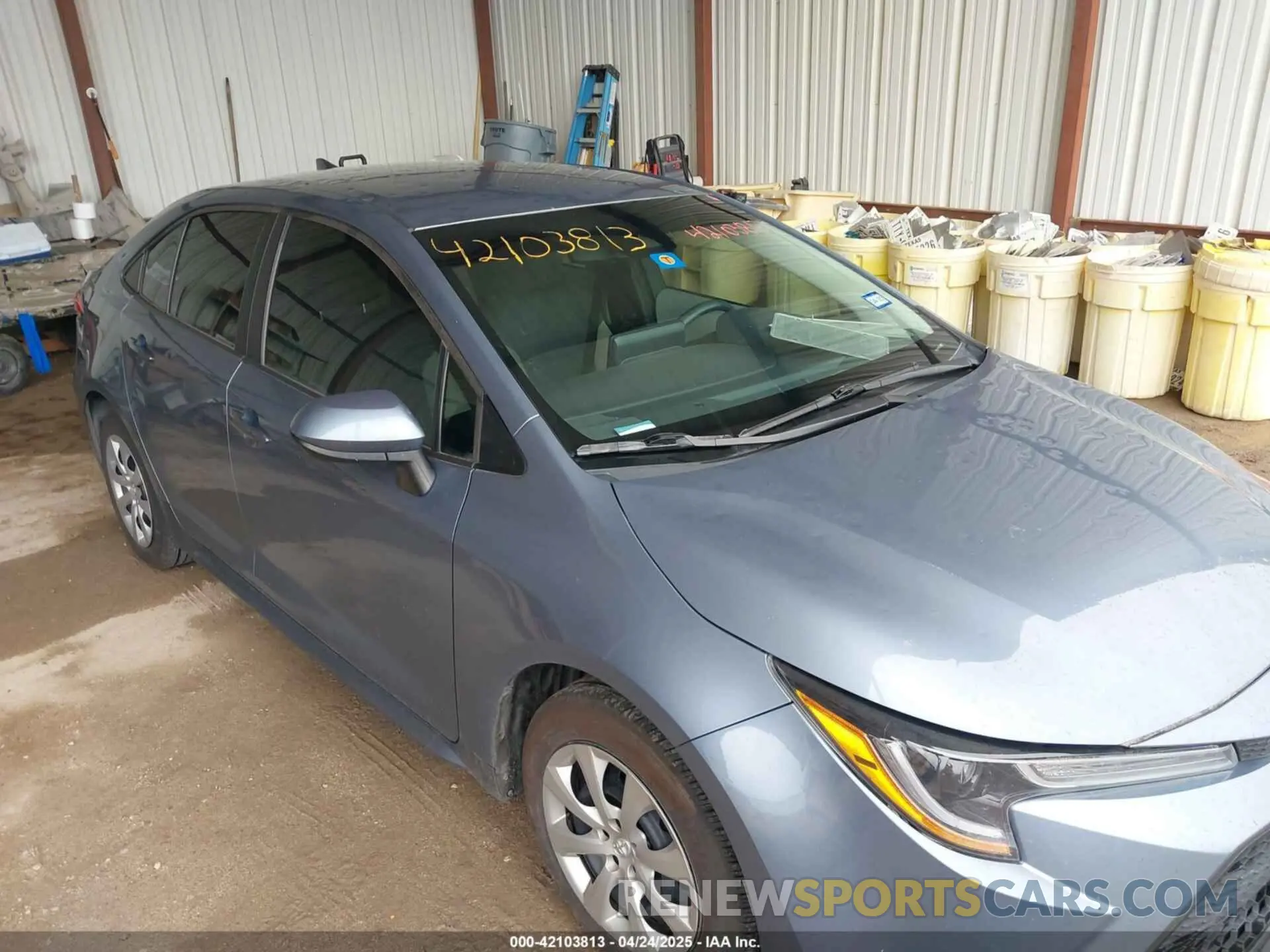 17 Photograph of a damaged car 5YFEPMAE0NP322542 TOYOTA COROLLA 2022