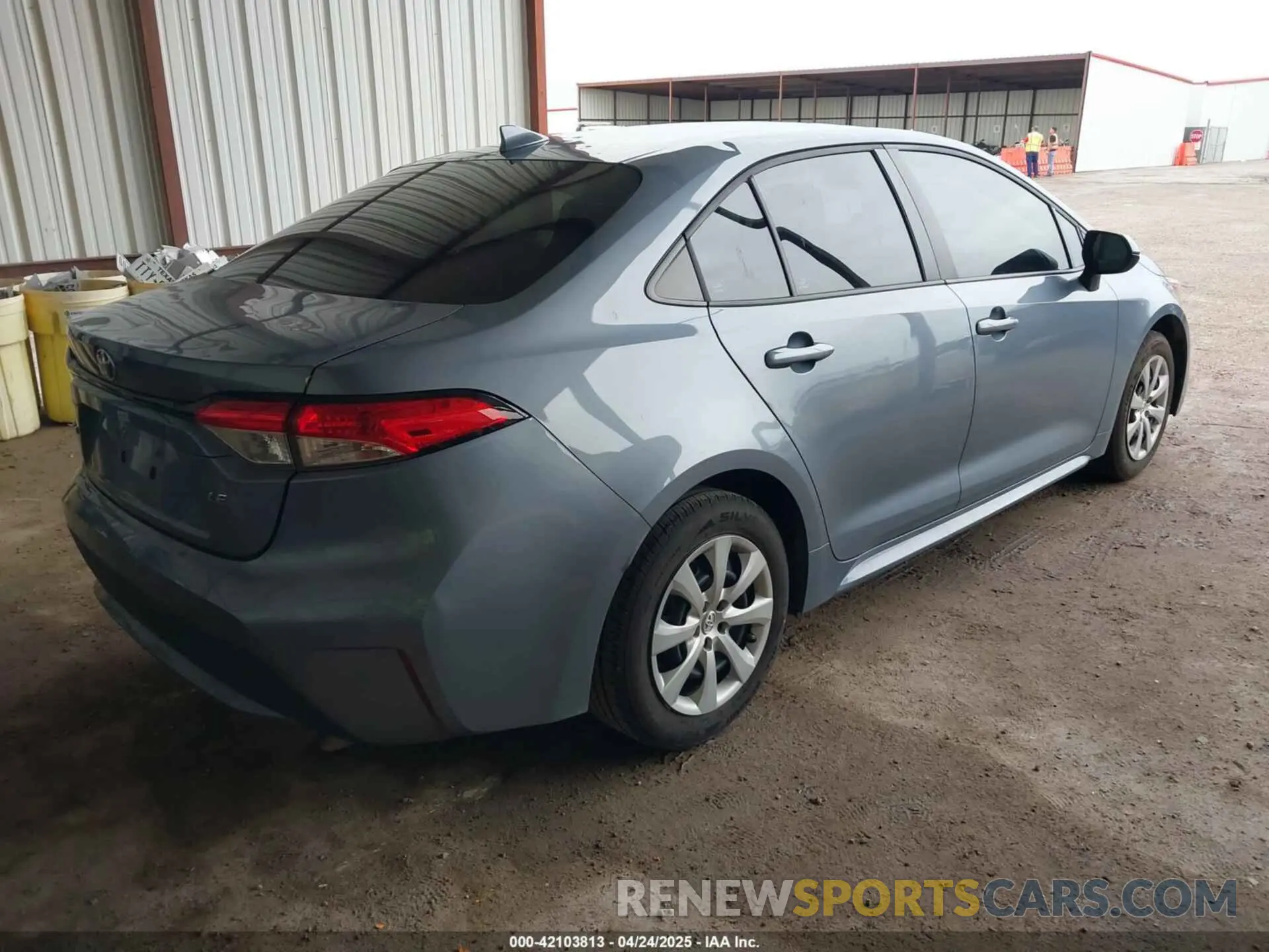 4 Photograph of a damaged car 5YFEPMAE0NP322542 TOYOTA COROLLA 2022