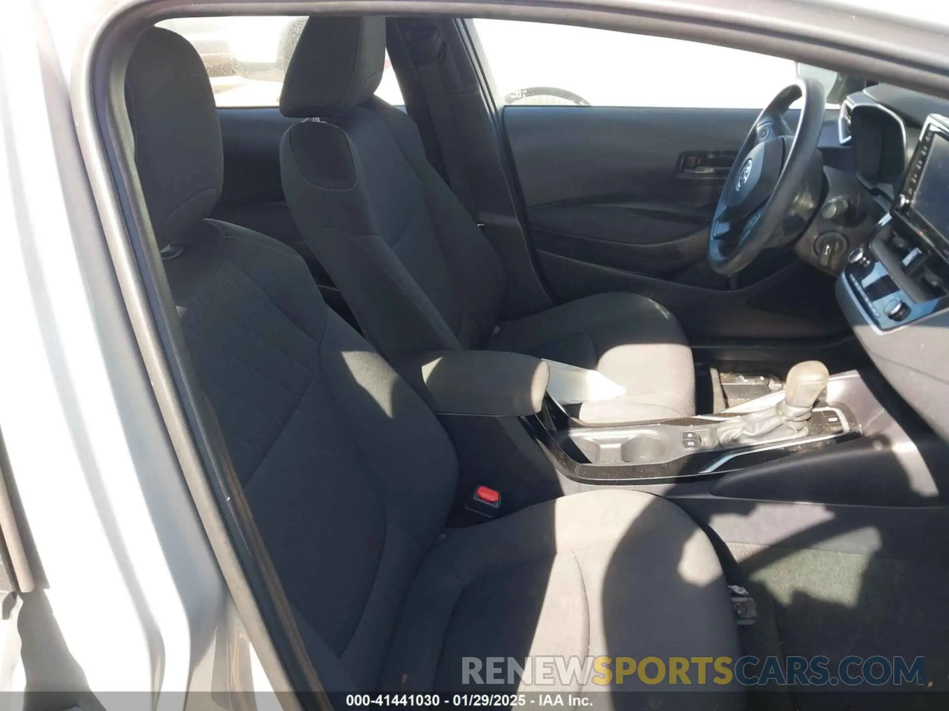 5 Photograph of a damaged car 5YFEPMAE0NP325540 TOYOTA COROLLA 2022