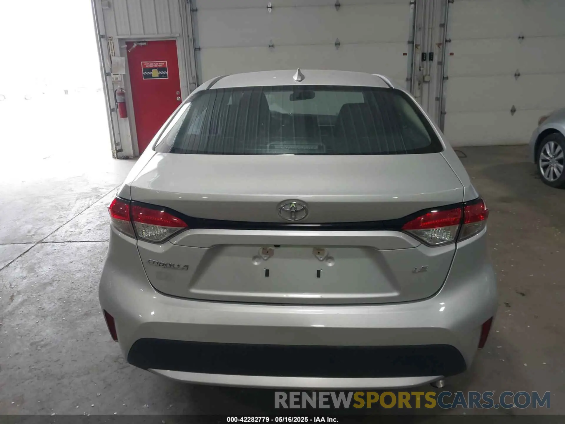 16 Photograph of a damaged car 5YFEPMAE0NP343469 TOYOTA COROLLA 2022