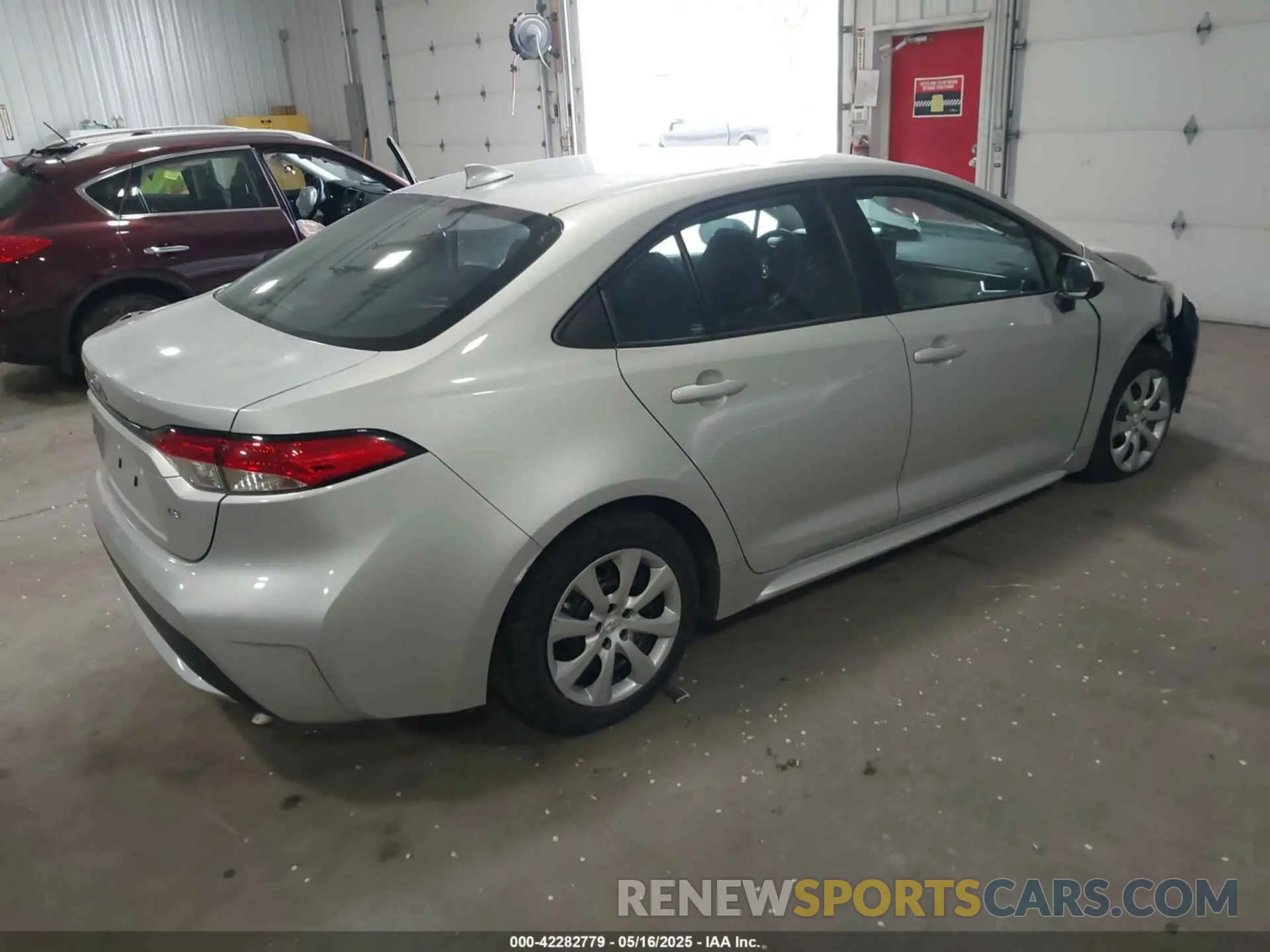 4 Photograph of a damaged car 5YFEPMAE0NP343469 TOYOTA COROLLA 2022
