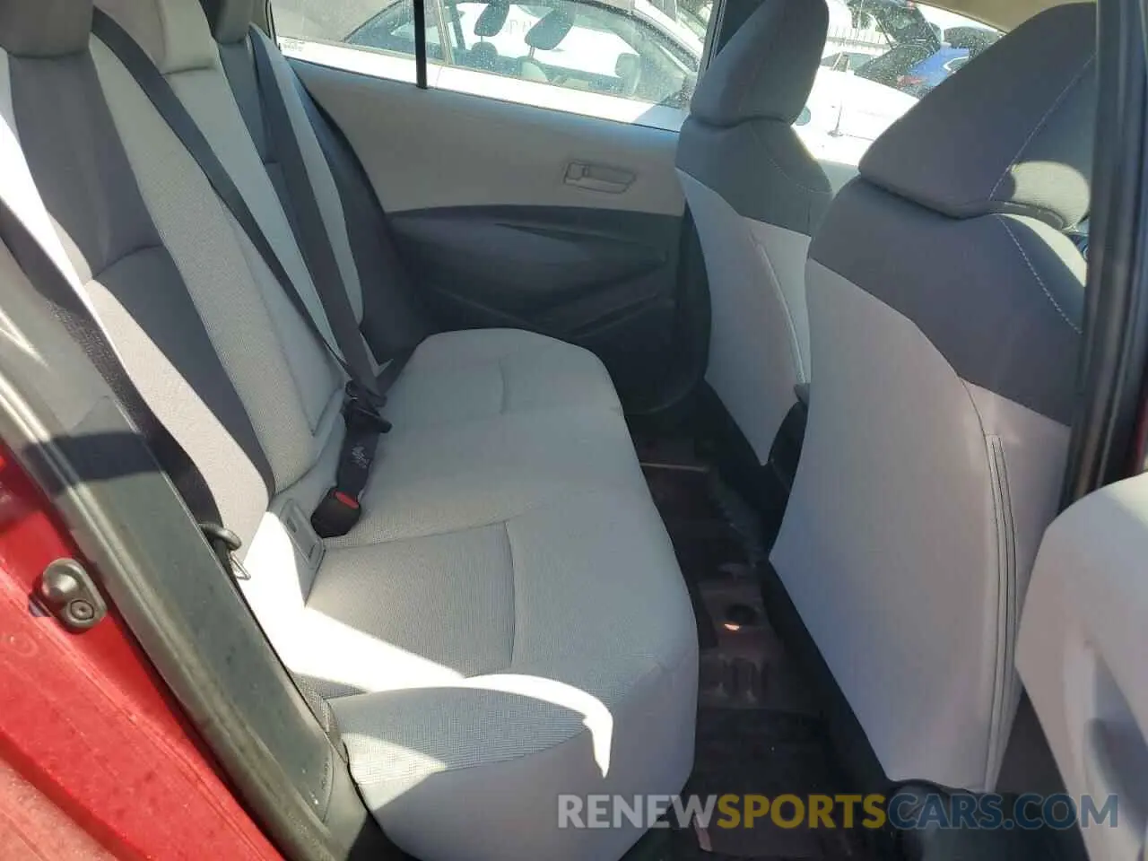 10 Photograph of a damaged car 5YFEPMAE0NP367349 TOYOTA COROLLA 2022