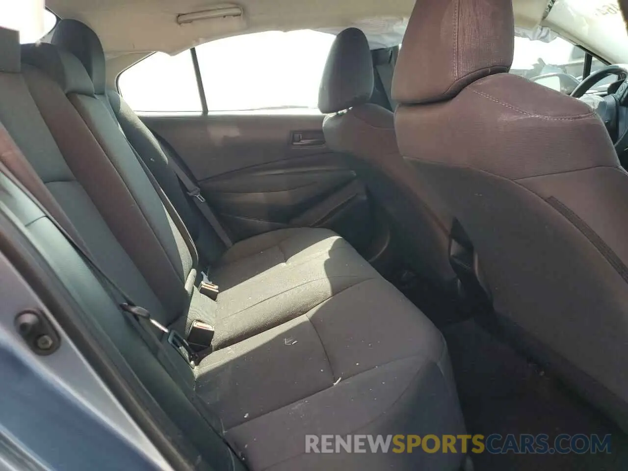 10 Photograph of a damaged car 5YFEPMAE1NP272136 TOYOTA COROLLA 2022