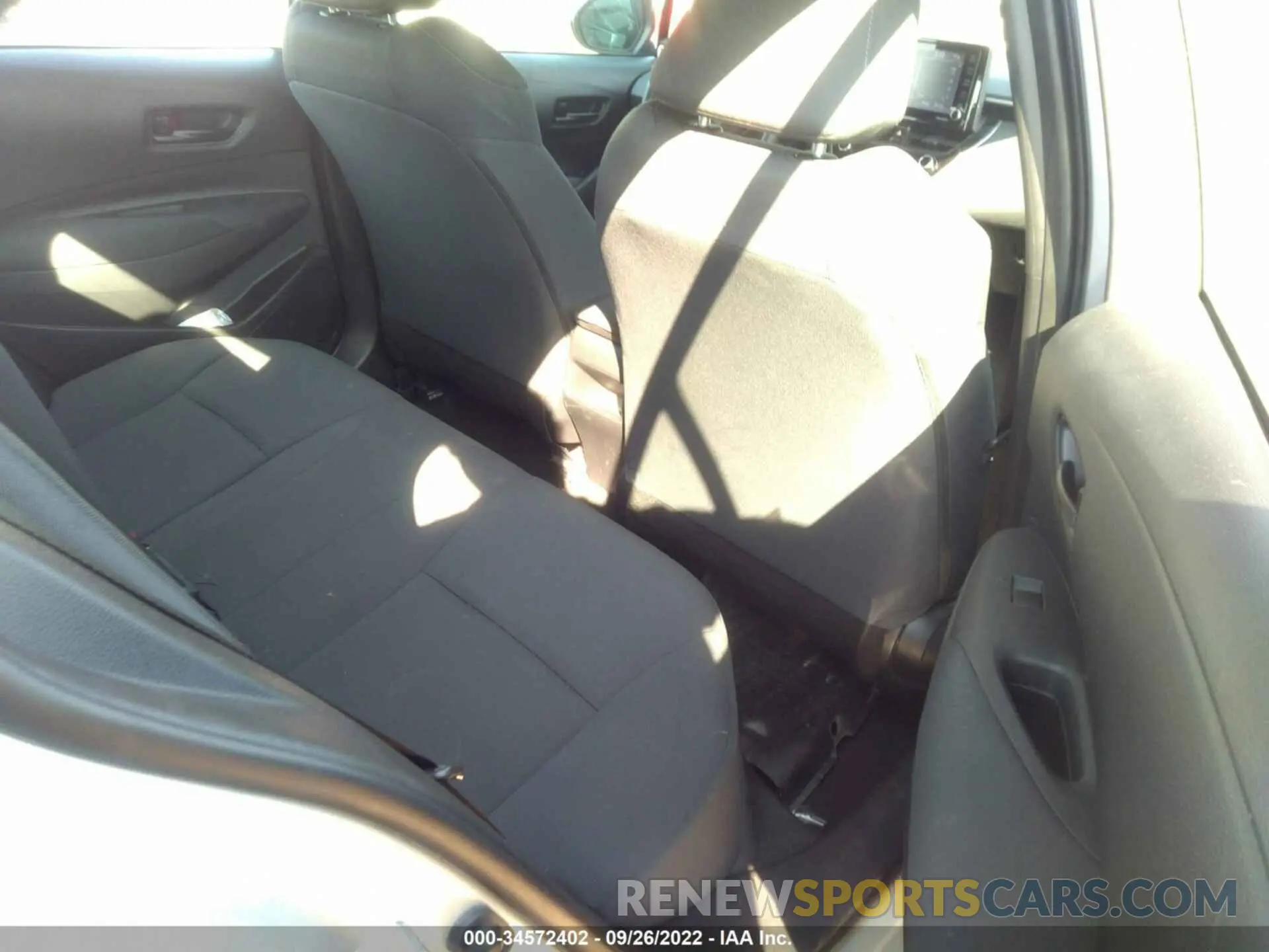 8 Photograph of a damaged car 5YFEPMAE1NP275280 TOYOTA COROLLA 2022