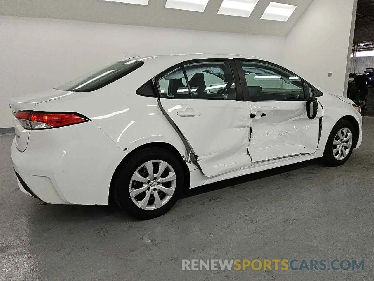 3 Photograph of a damaged car 5YFEPMAE1NP283587 TOYOTA COROLLA 2022