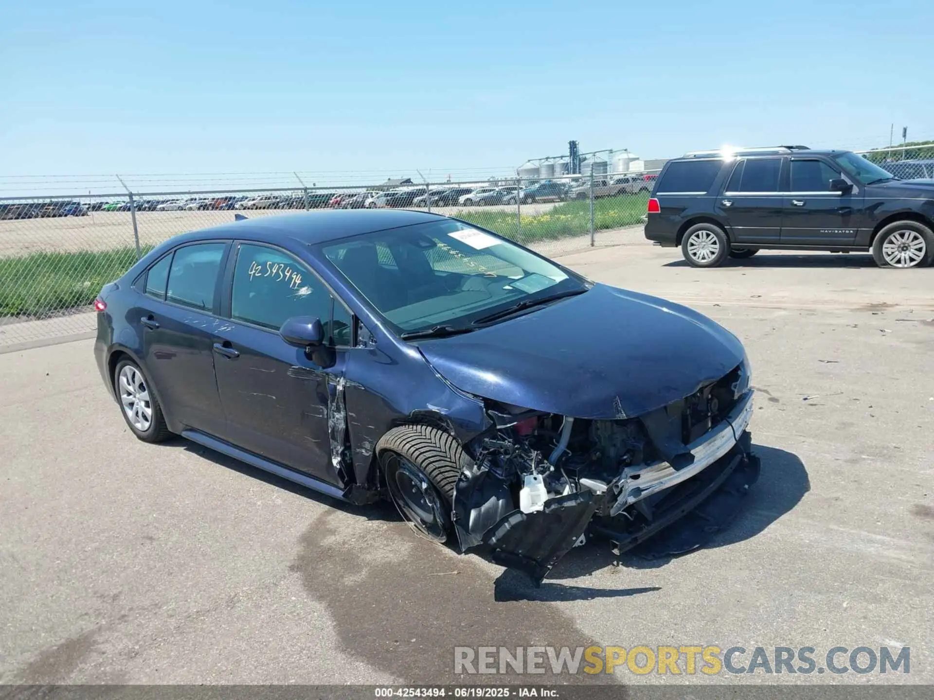 1 Photograph of a damaged car 5YFEPMAE1NP283718 TOYOTA COROLLA 2022