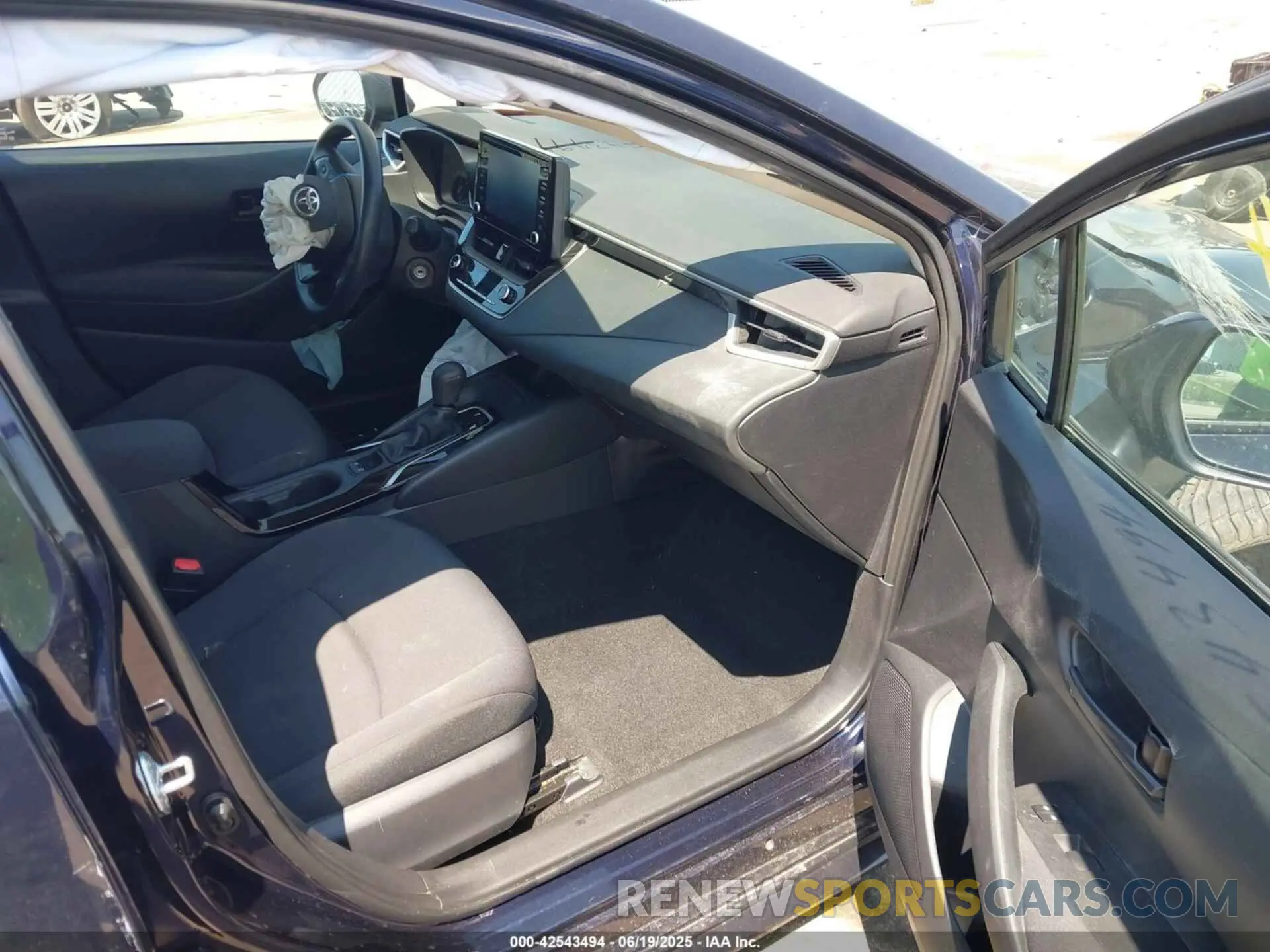 5 Photograph of a damaged car 5YFEPMAE1NP283718 TOYOTA COROLLA 2022