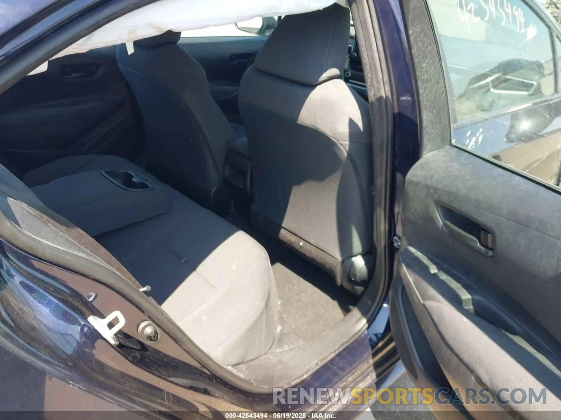 8 Photograph of a damaged car 5YFEPMAE1NP283718 TOYOTA COROLLA 2022