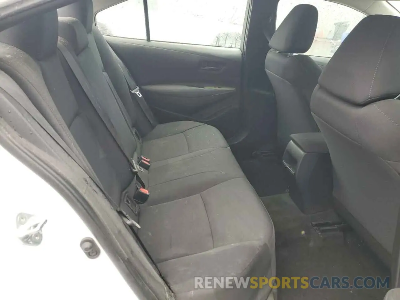 10 Photograph of a damaged car 5YFEPMAE1NP286232 TOYOTA COROLLA 2022