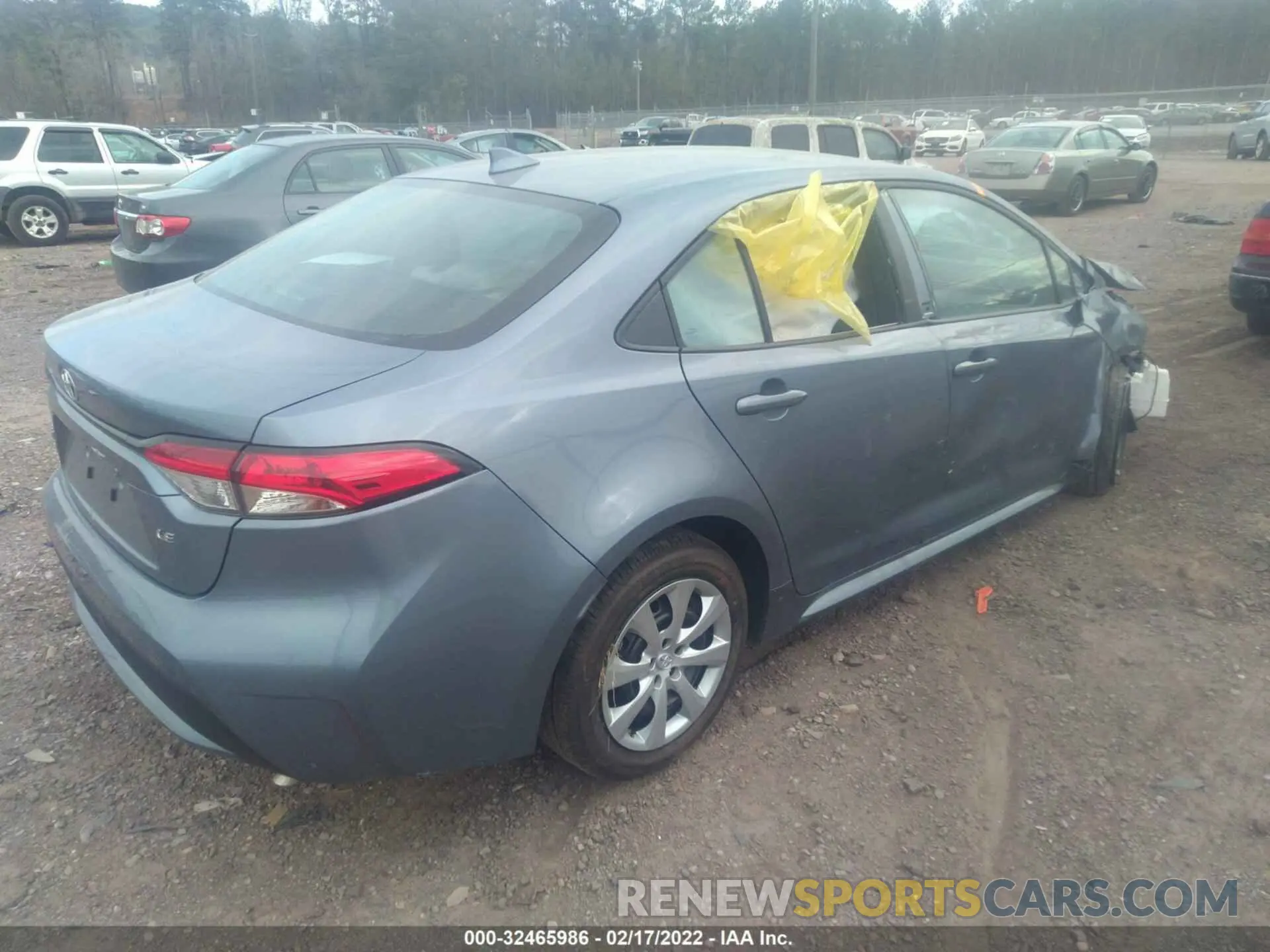 4 Photograph of a damaged car 5YFEPMAE1NP301151 TOYOTA COROLLA 2022