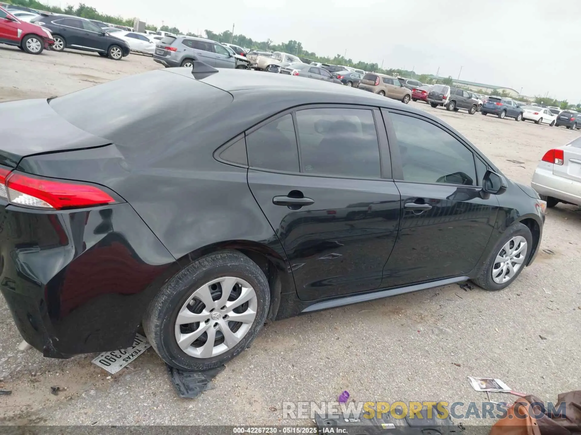 14 Photograph of a damaged car 5YFEPMAE1NP315891 TOYOTA COROLLA 2022