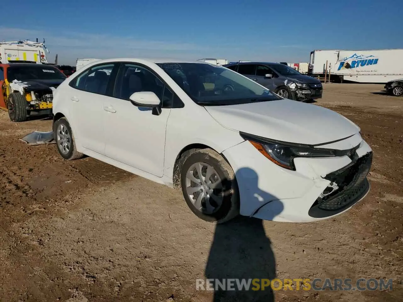 4 Photograph of a damaged car 5YFEPMAE1NP324896 TOYOTA COROLLA 2022