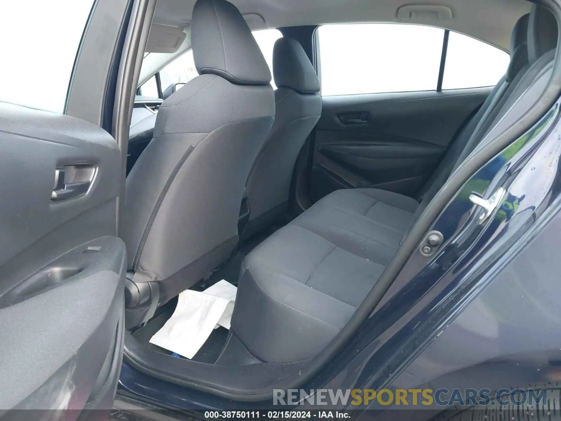 8 Photograph of a damaged car 5YFEPMAE1NP347062 TOYOTA COROLLA 2022