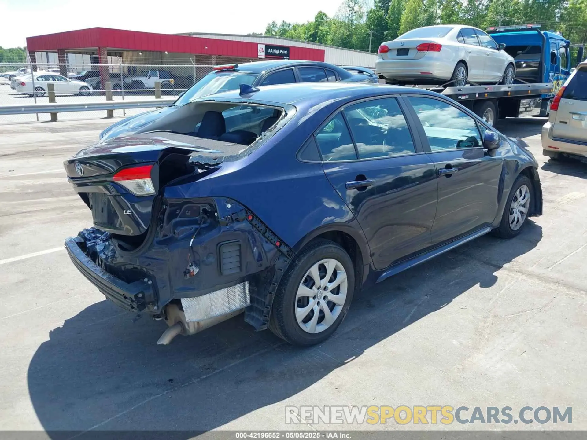 4 Photograph of a damaged car 5YFEPMAE1NP360040 TOYOTA COROLLA 2022
