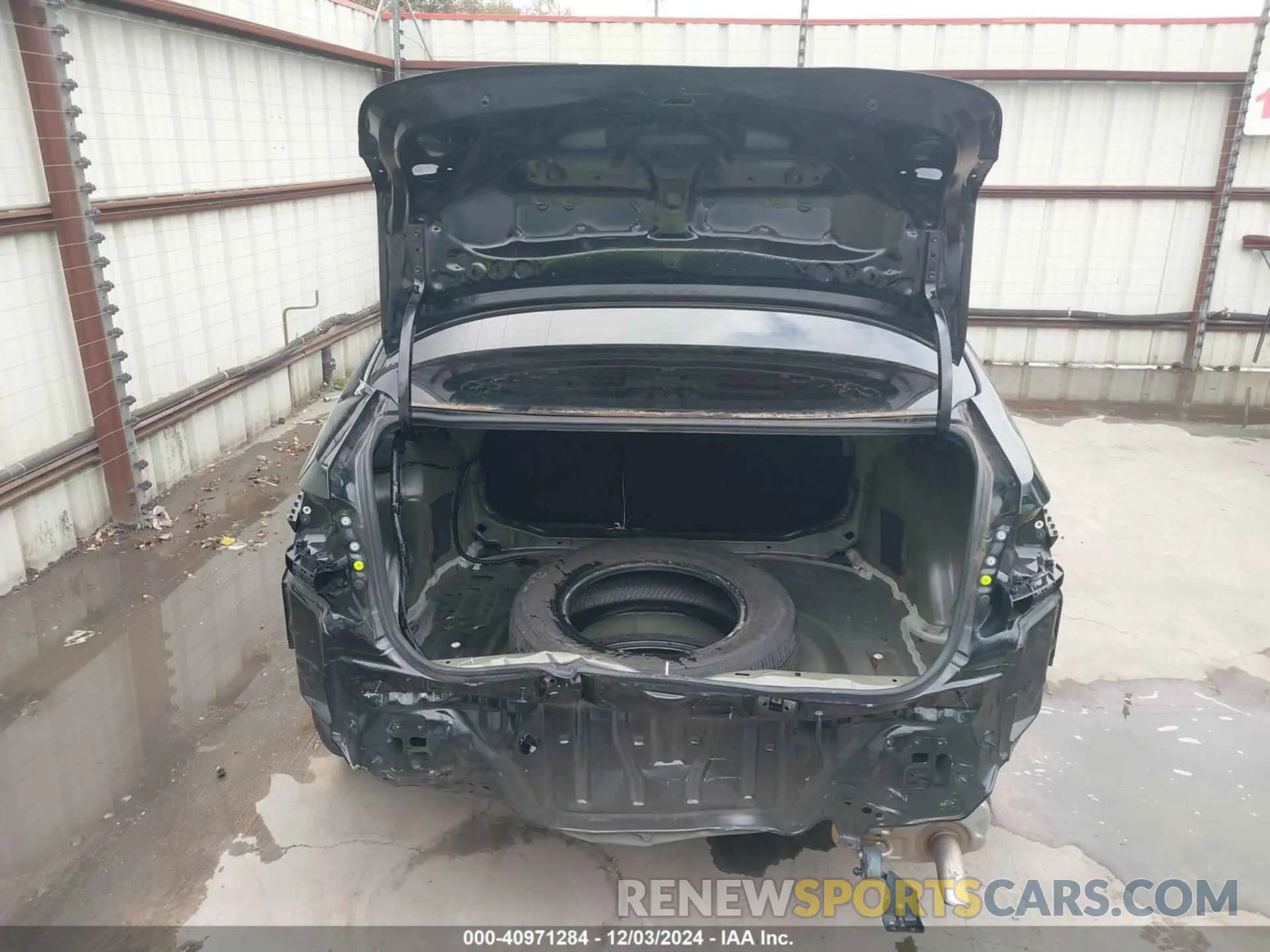 17 Photograph of a damaged car 5YFEPMAE1NP381468 TOYOTA COROLLA 2022