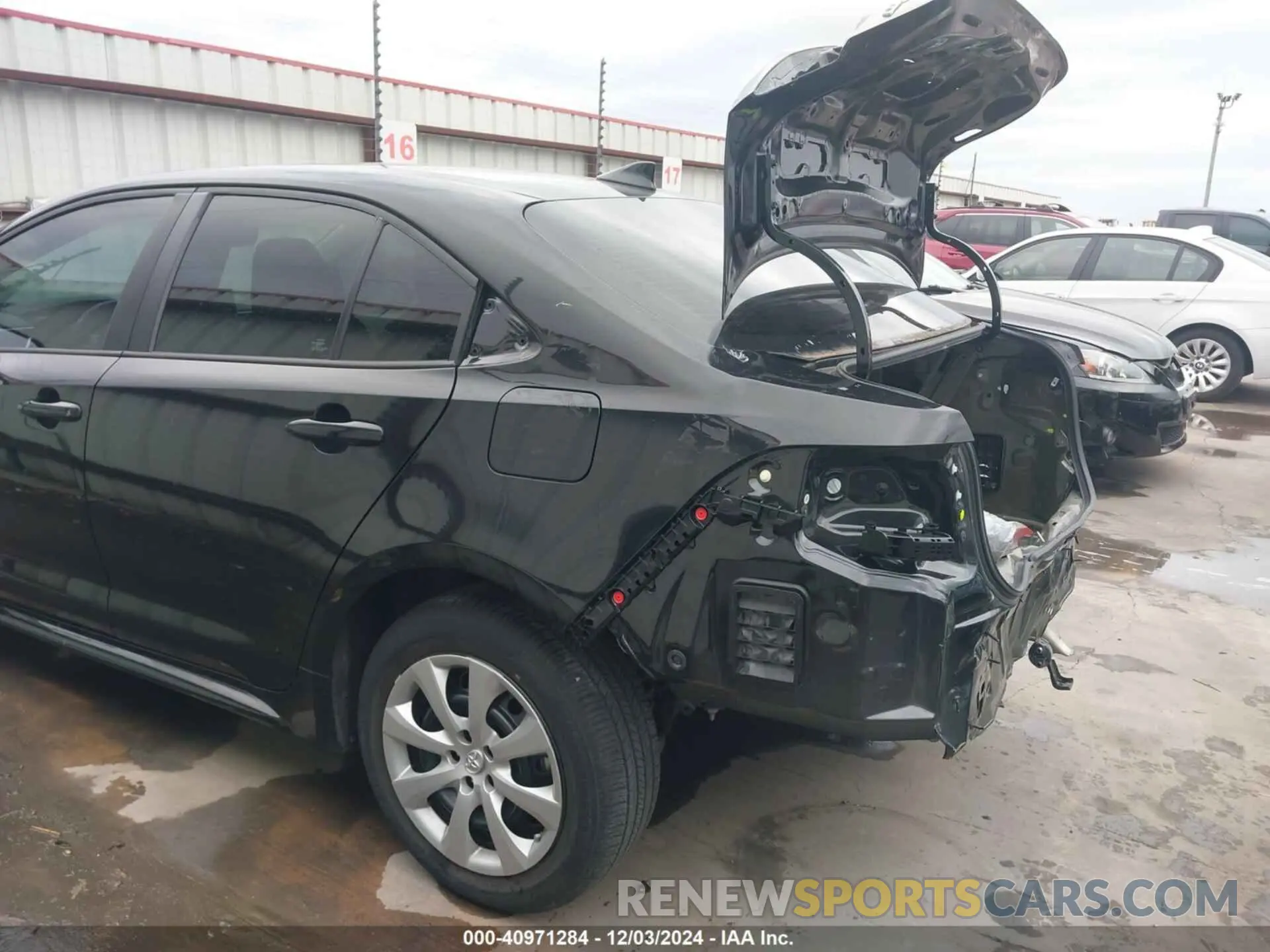 18 Photograph of a damaged car 5YFEPMAE1NP381468 TOYOTA COROLLA 2022